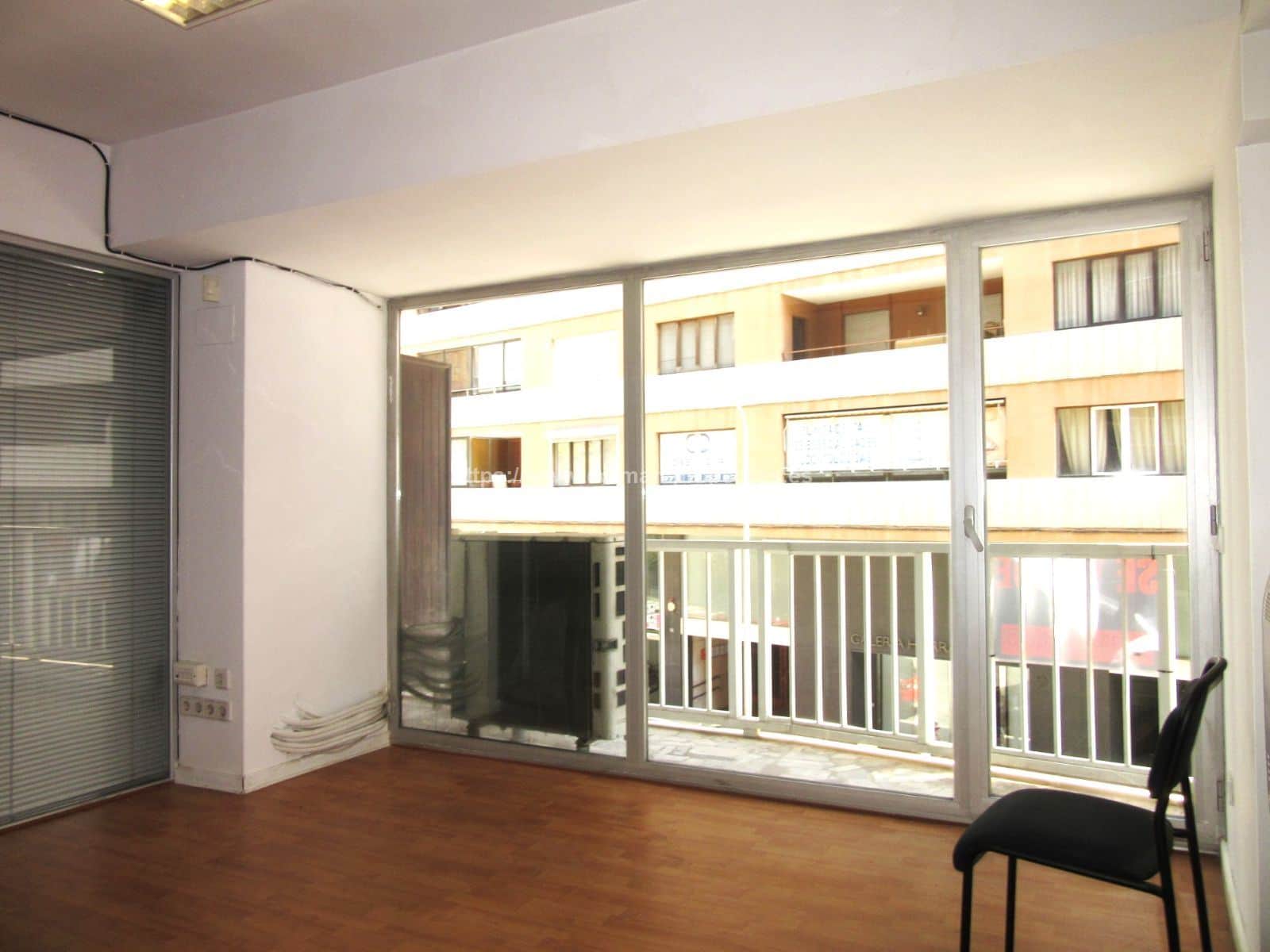 Bonita oficina con muy buena ubicación y muchas posibilidades - Foto 2