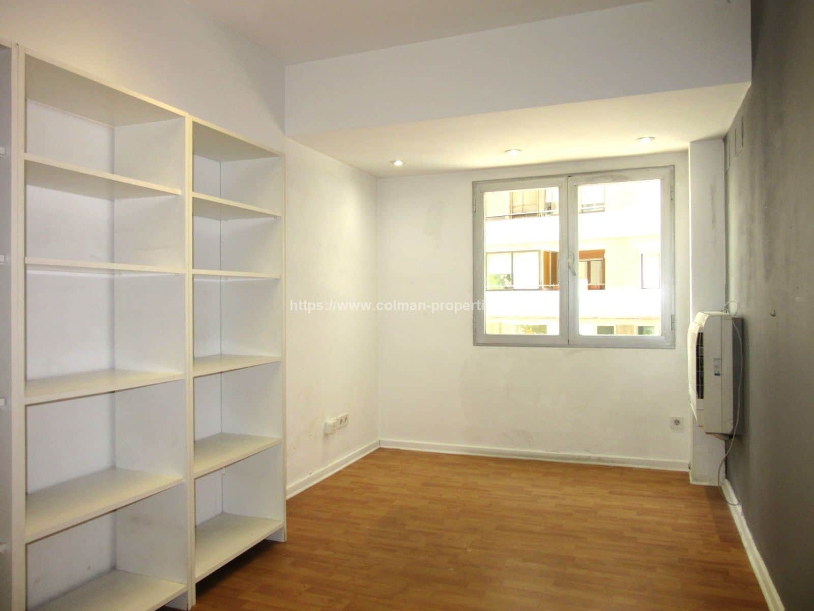 Bonita oficina con muy buena ubicación y muchas posibilidades - Foto 3