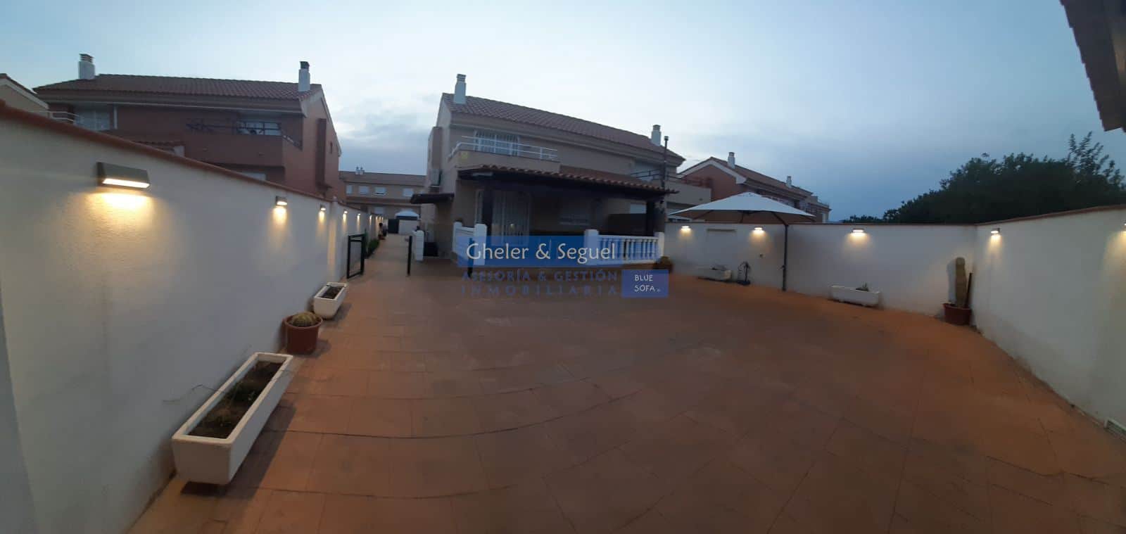 Chalet adosado en plena naturaleza - Foto 1