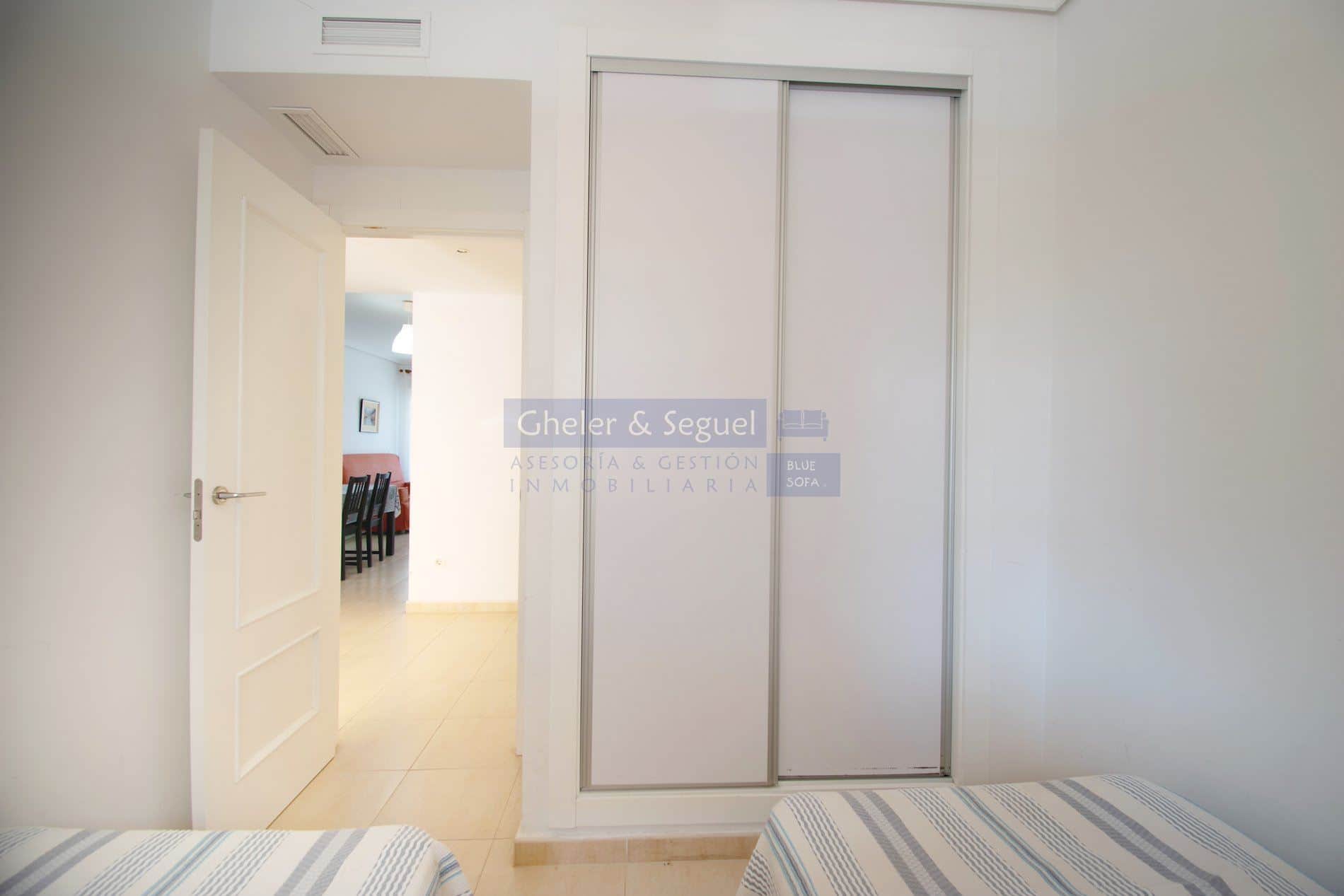 Apartamento con terraza, en zona tranquila a 5 minutos del mar - Foto 5