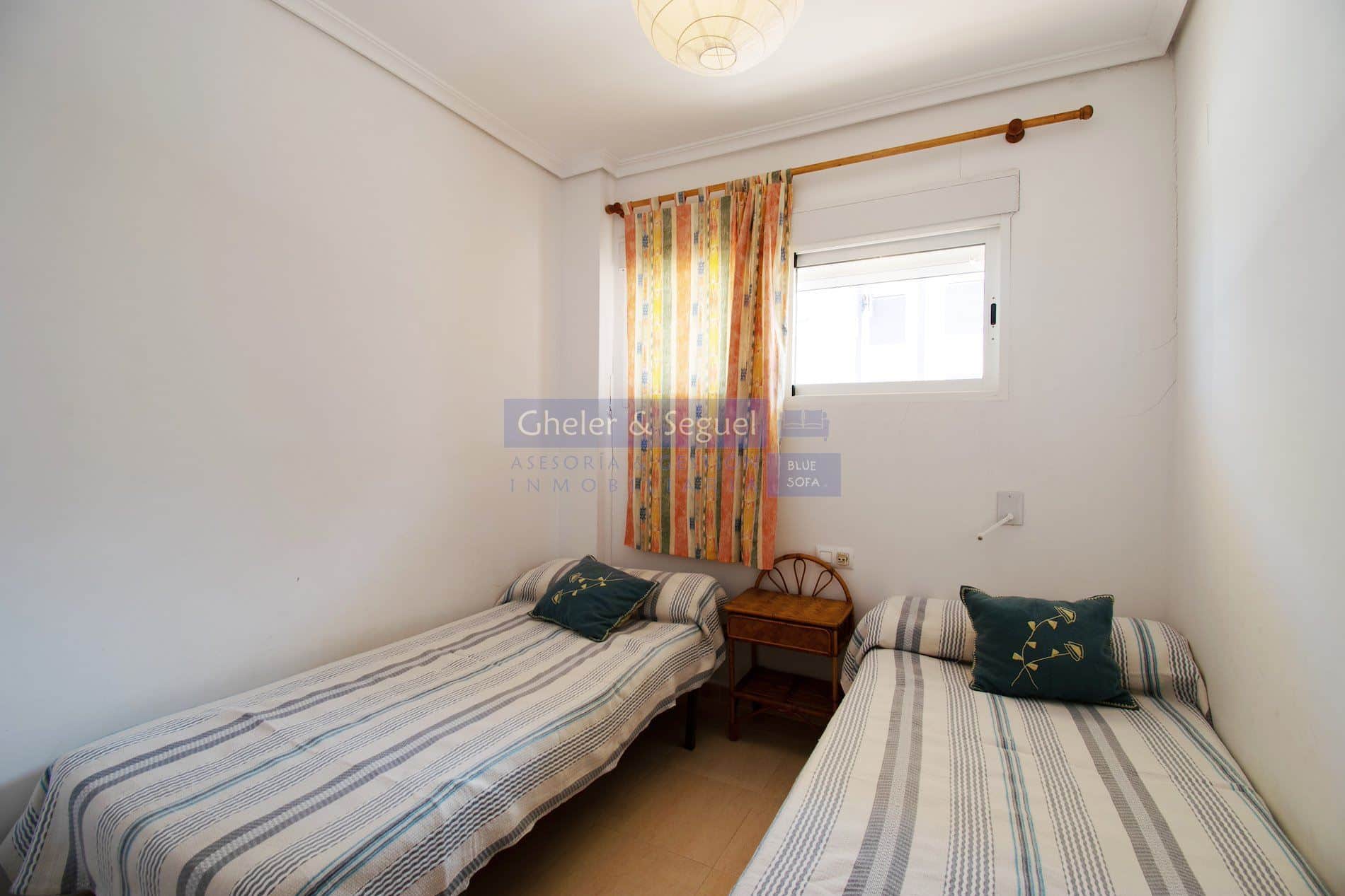 Apartamento con terraza, en zona tranquila a 5 minutos del mar - Foto 4