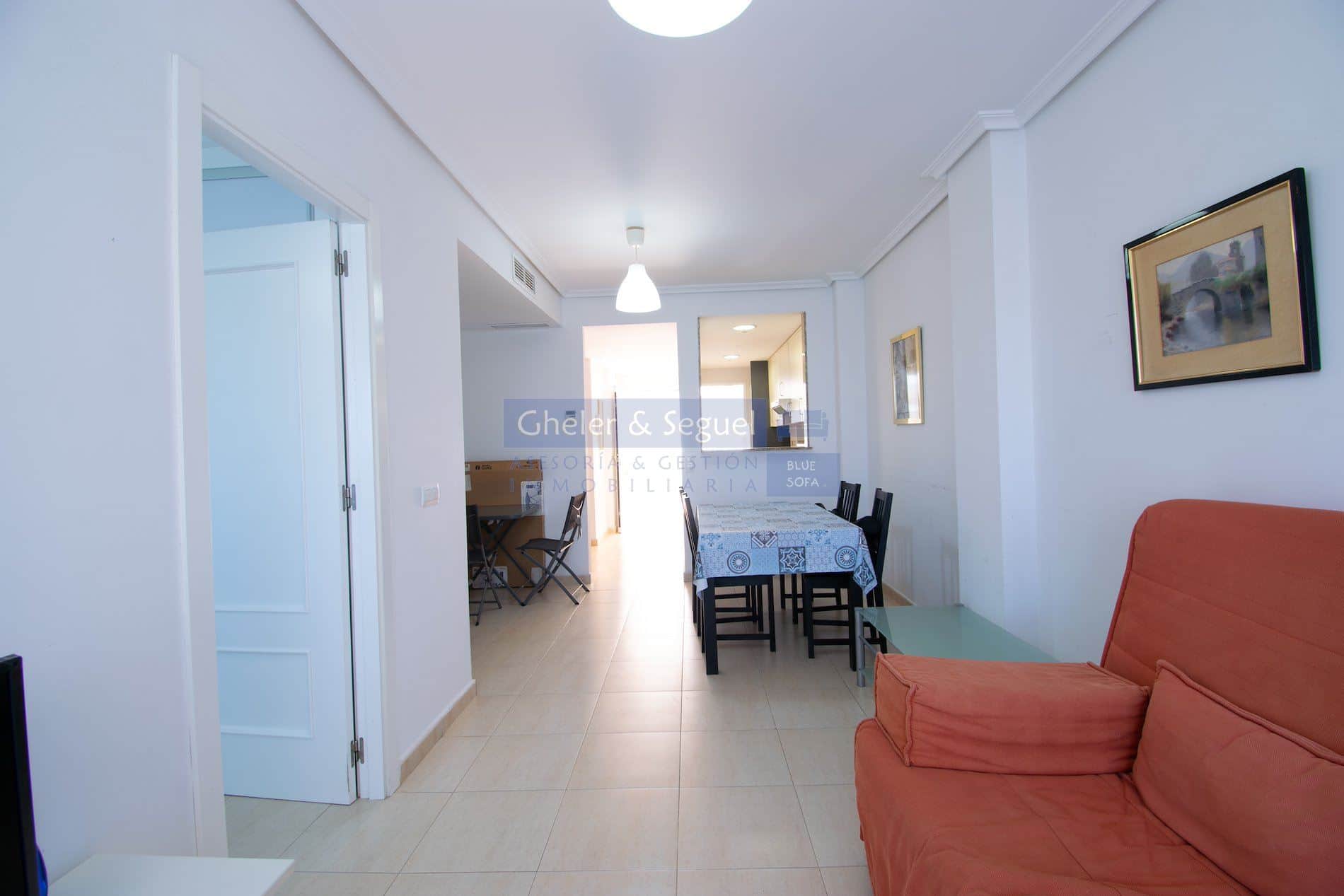Apartamento con terraza, en zona tranquila a 5 minutos del mar - Foto 1