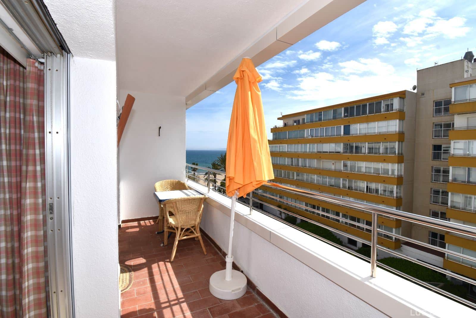 Estudio  situada en 1º línea de mar, - Foto 3