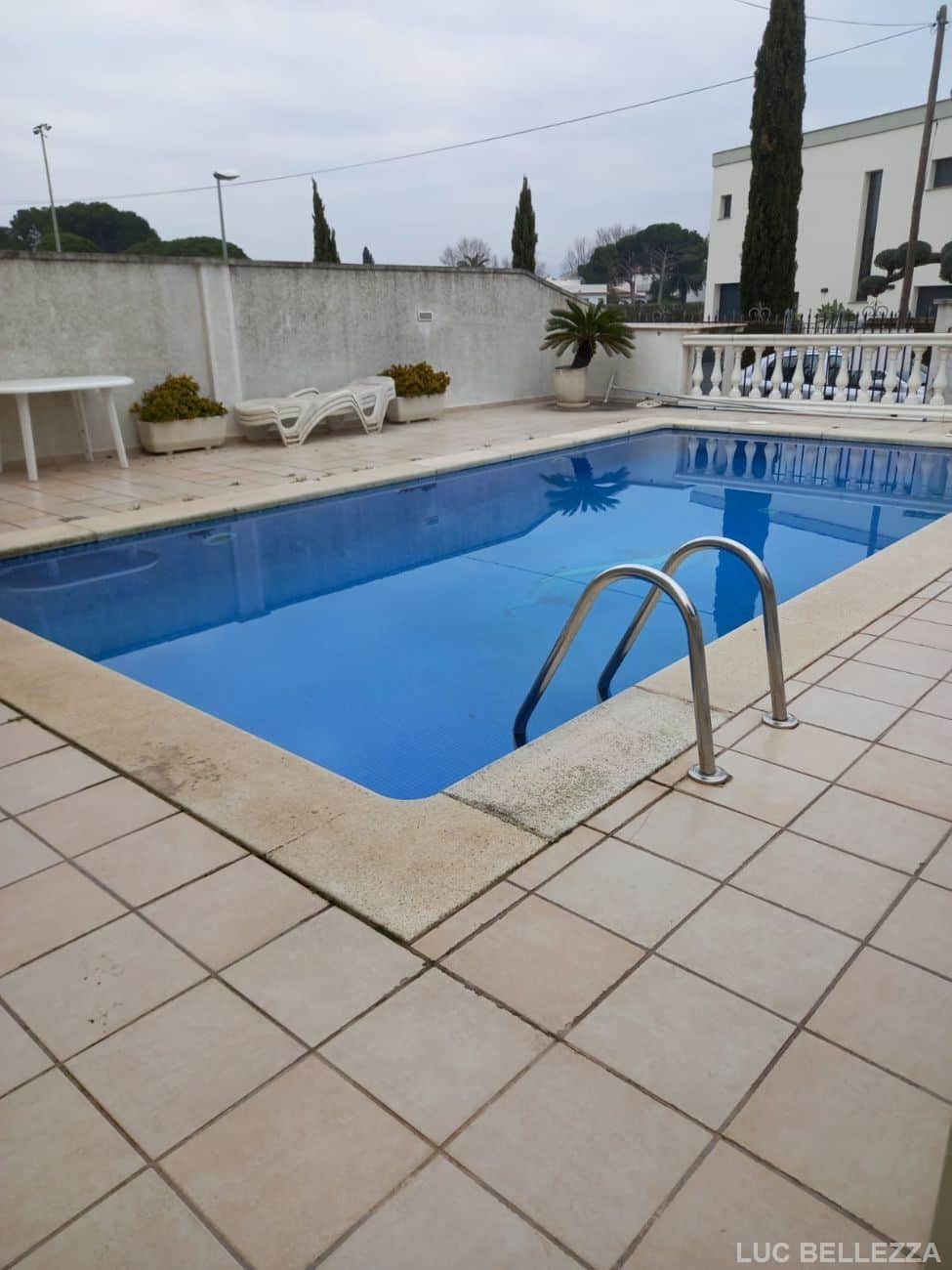 CHALET CON PISCINA EMPURIABRAVA A 20 METROS PUERTO DEPORTIVO - Foto 2