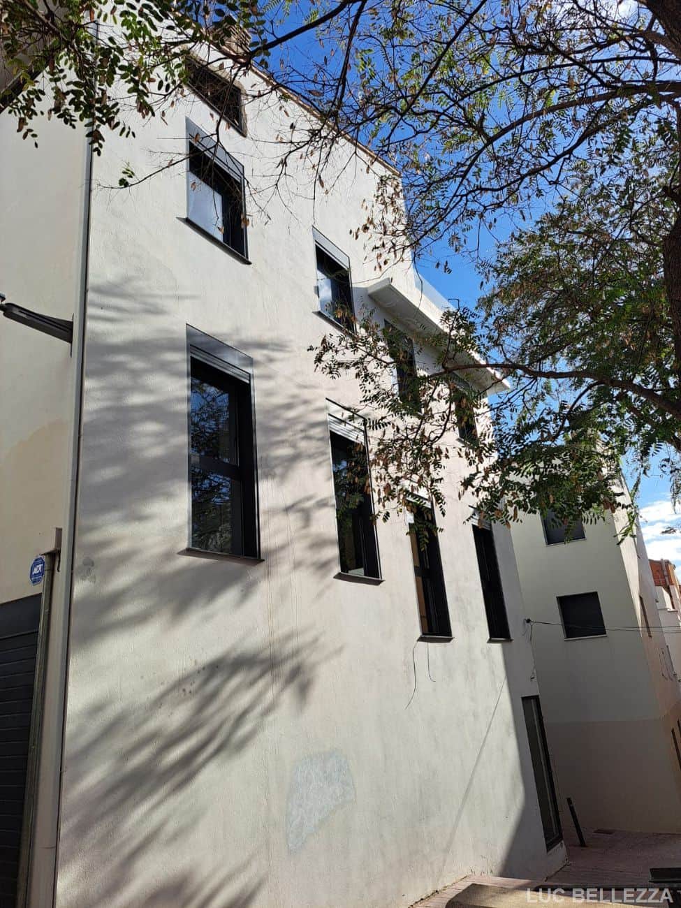 Magnífica y moderna casa de pueblo en centro Roses - Foto 1