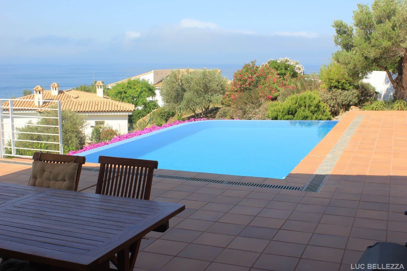 Estilo y exclusividad en L´Almadrava - Foto 2