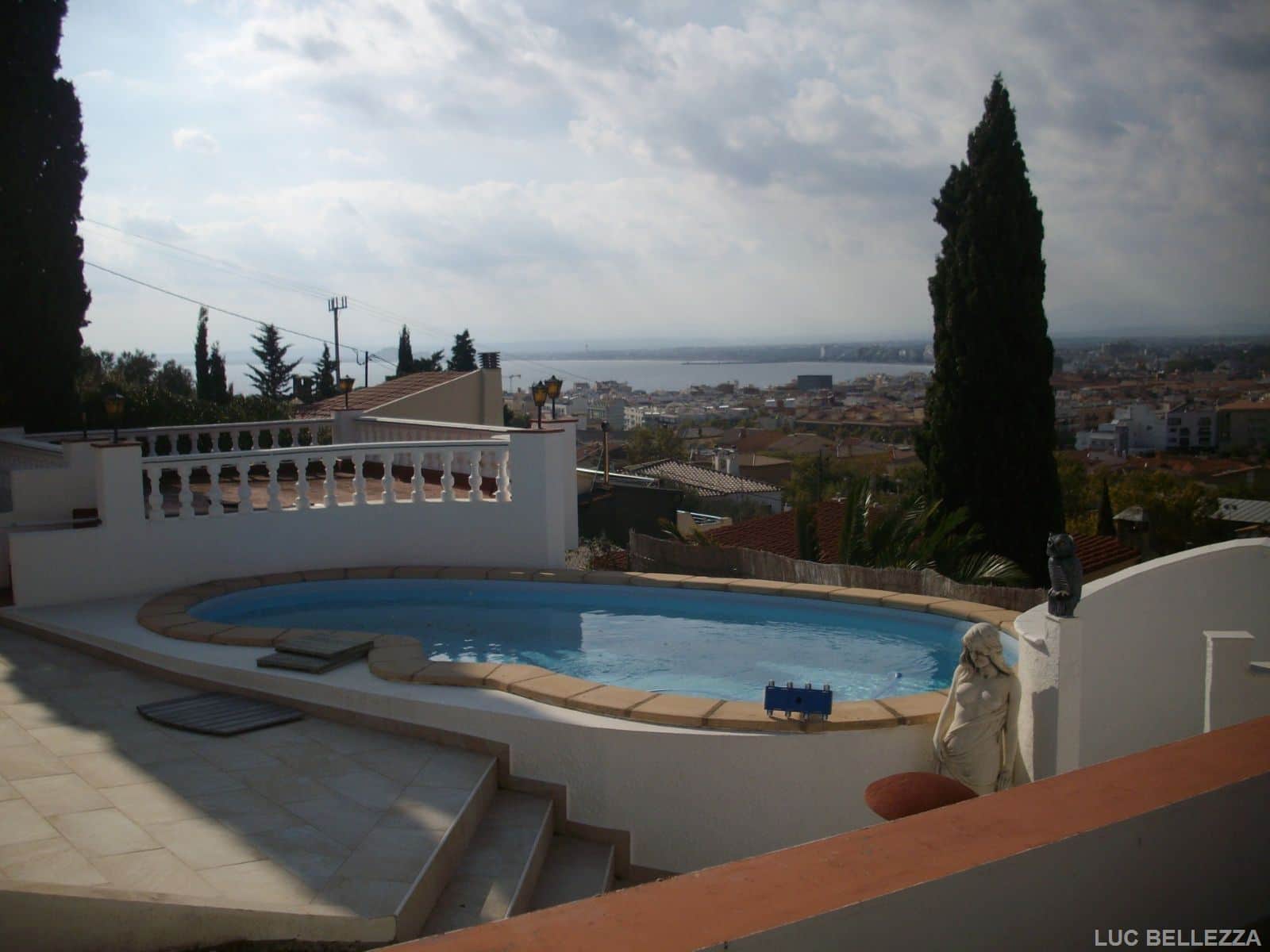 Casa con piscina en Los Grecs - Foto 3