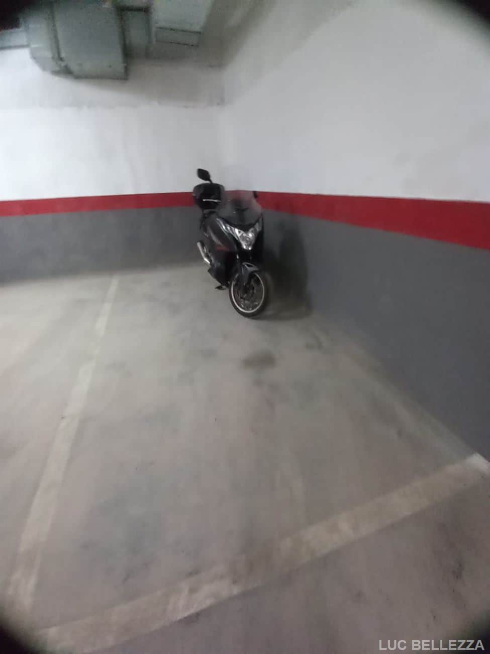 4 parkings privados en planta sótano con monta carga - Foto 5