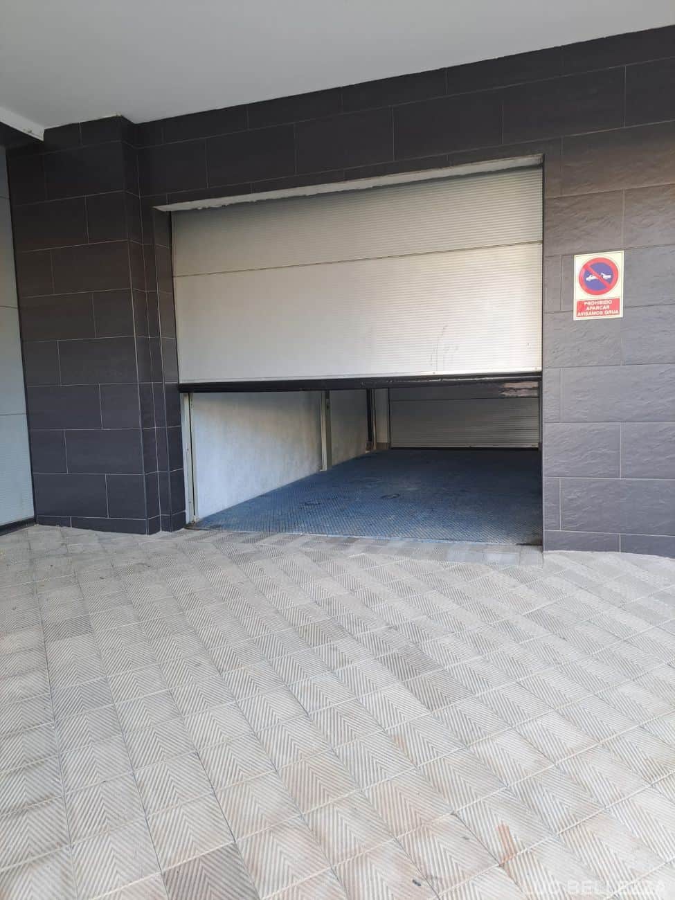 4 parkings privados en planta sótano con monta carga - Foto 2