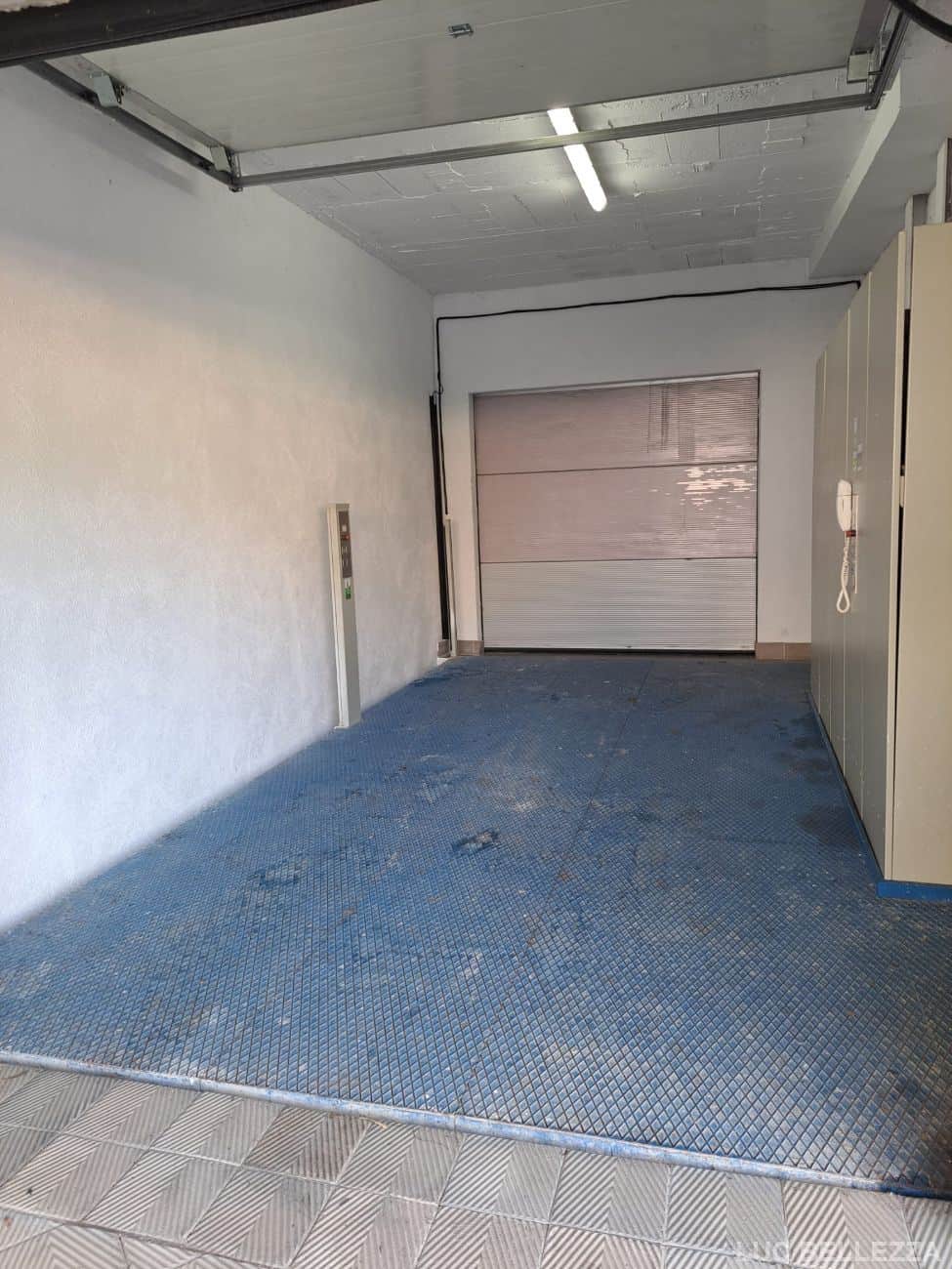 4 parkings privados en planta sótano con monta carga - Foto 3