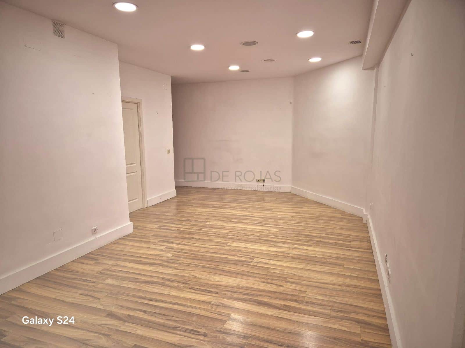 OPORTUNIDAD OFICINA EN CHAMBERÌ - Foto 2