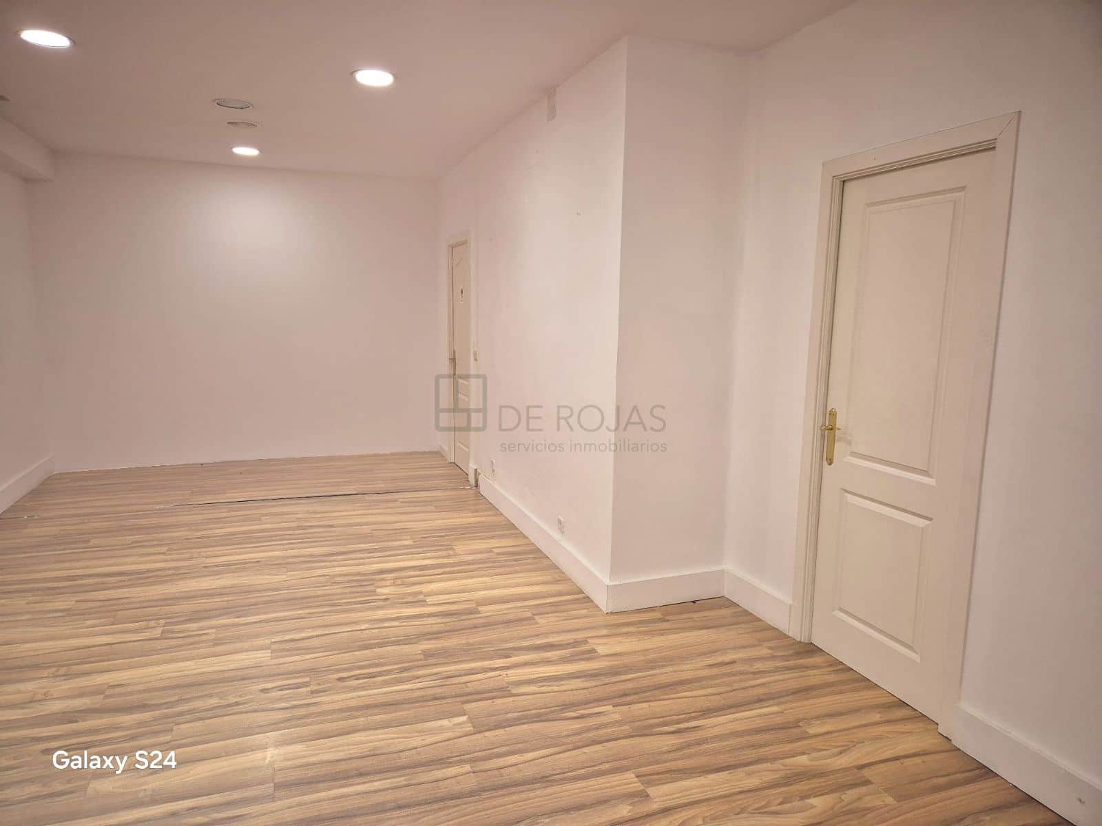 OPORTUNIDAD OFICINA EN CHAMBERÌ - Foto 5