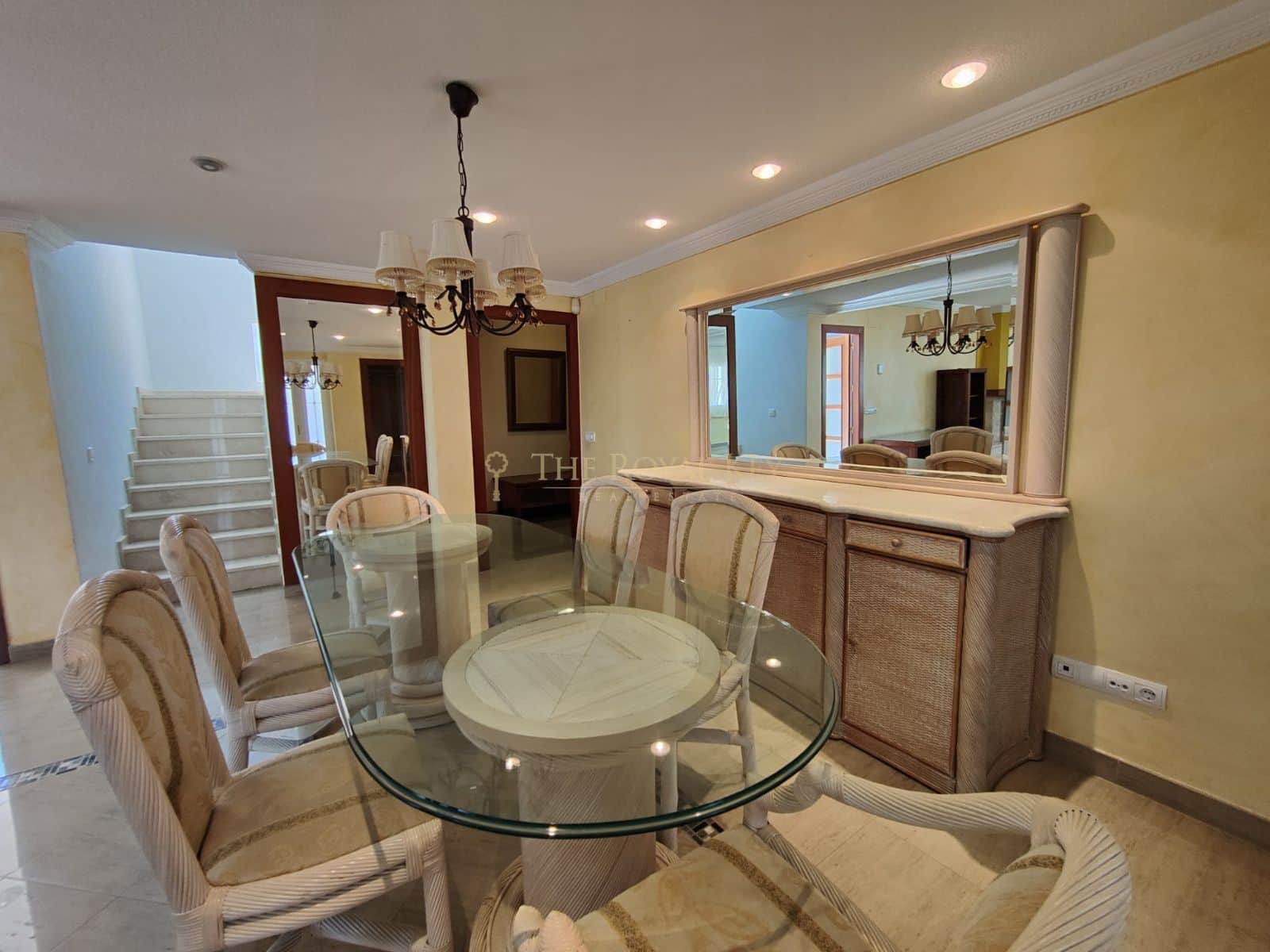 Villa amplia con piscina, barbacoa completa y vistas despejadas. - Foto 1