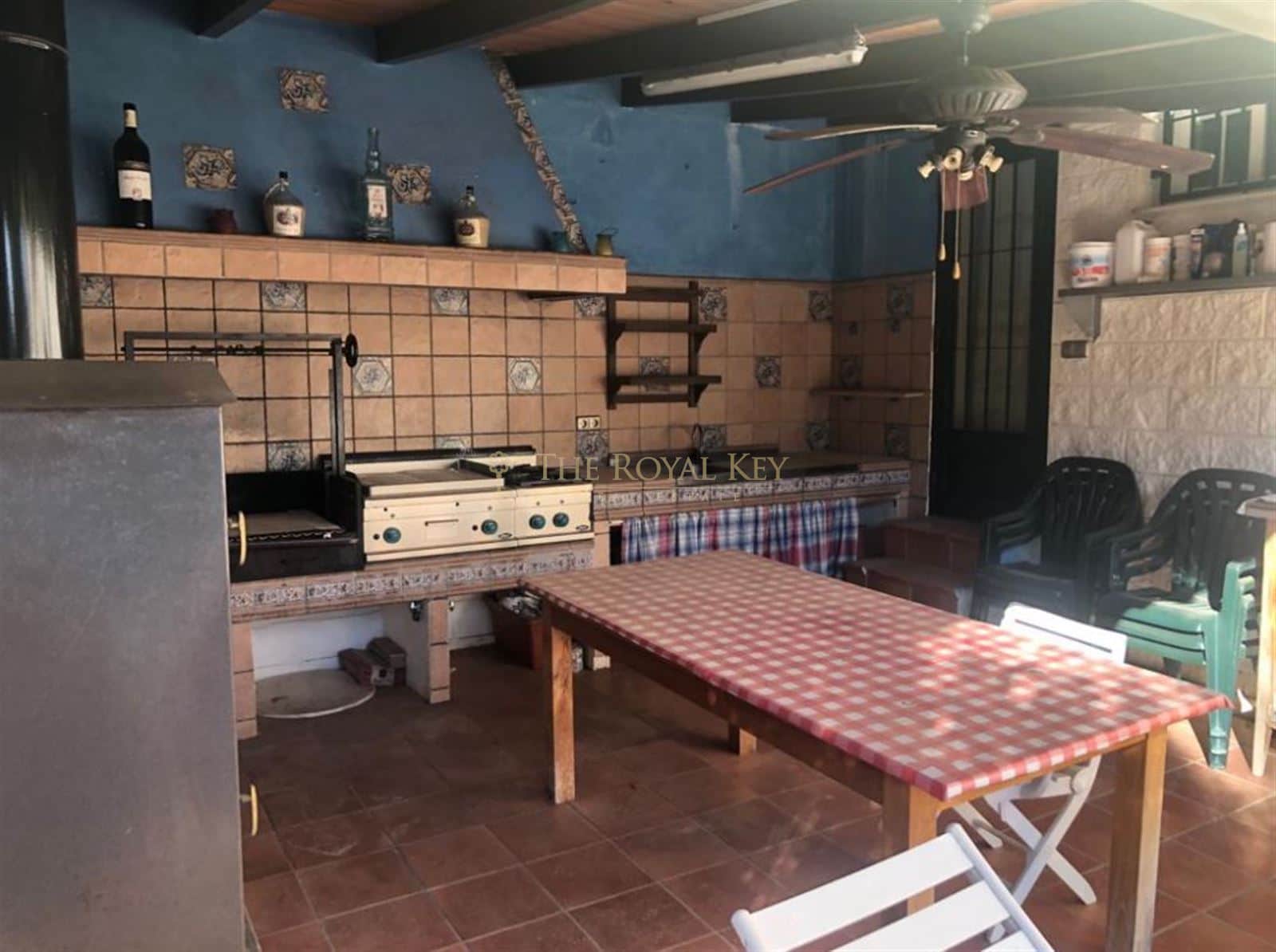 Villa amplia con piscina, barbacoa completa y vistas despejadas. - Foto 5