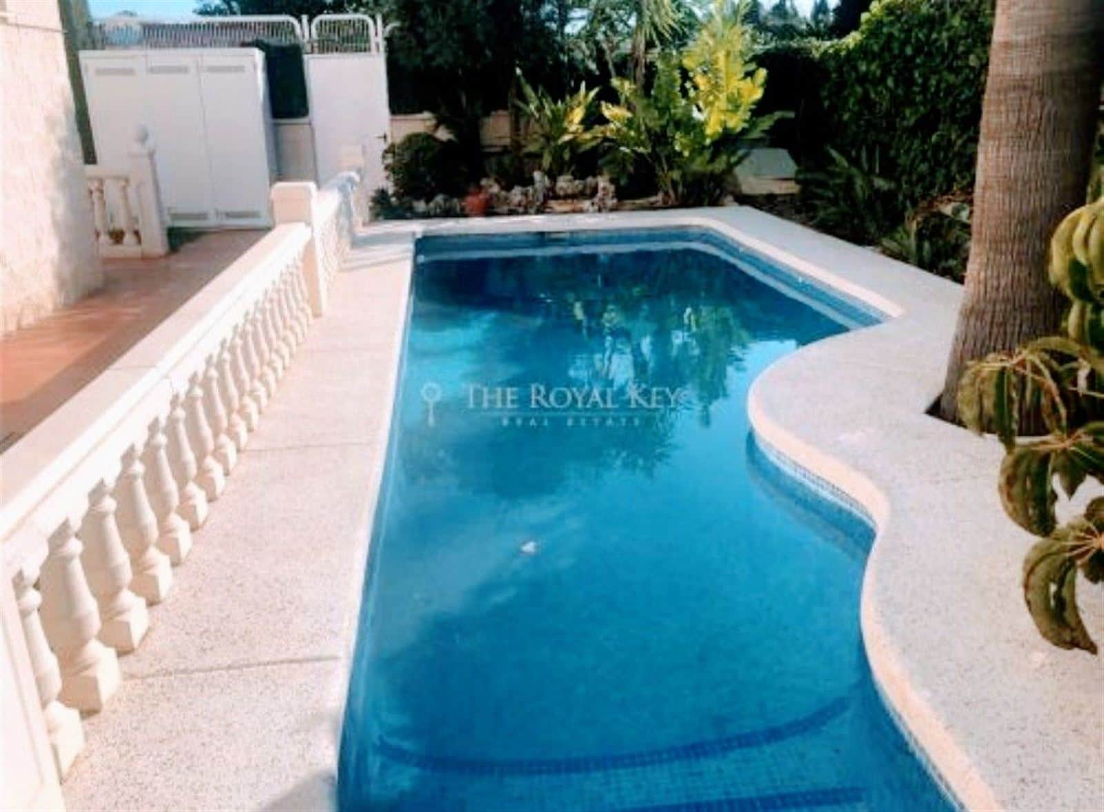 Villa amplia con piscina, barbacoa completa y vistas despejadas. - Foto 3