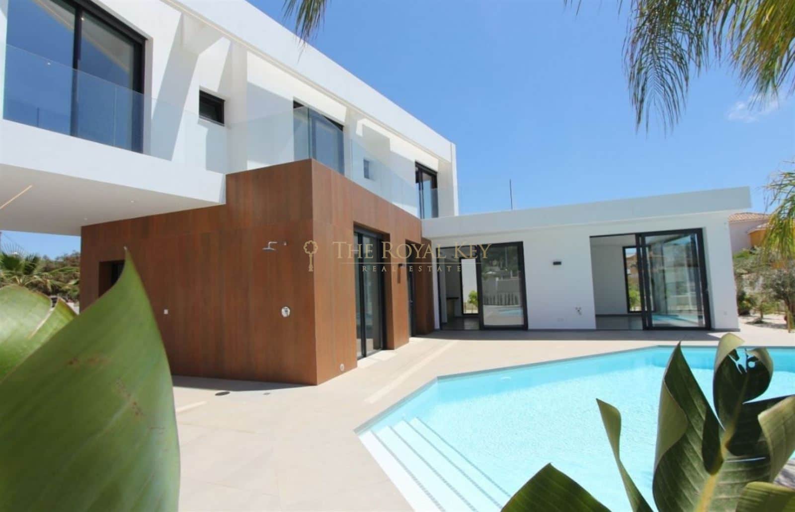 Villa de diseño moderno a 600 metros de la playa - Foto 1