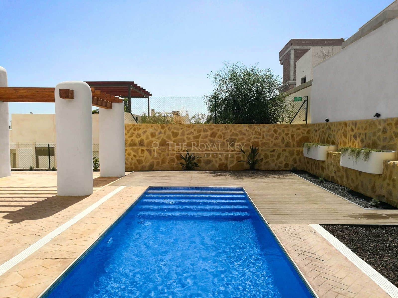 VILLA EN UNA SOLA PLANTA EN PERFECTO ESTADO Y BUENA UBICACIÓN - Foto 3