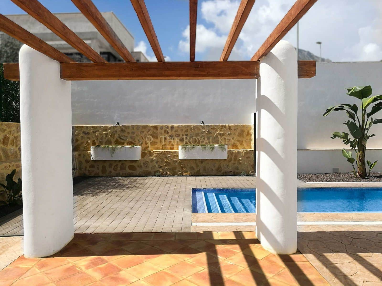 VILLA EN UNA SOLA PLANTA EN PERFECTO ESTADO Y BUENA UBICACIÓN - Foto 2