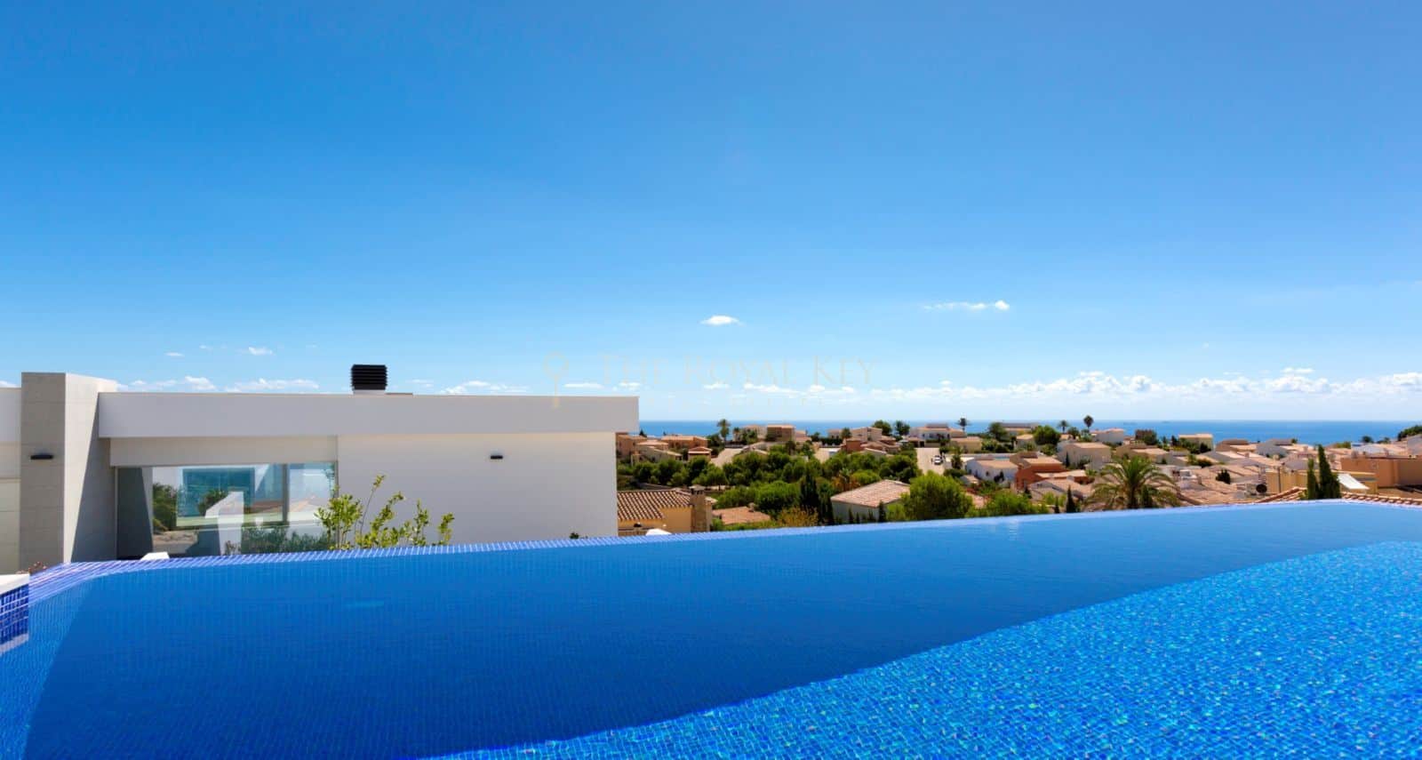 Villa de estilo moderno con vistas al mar en la Costa Blanca norte - Foto 2