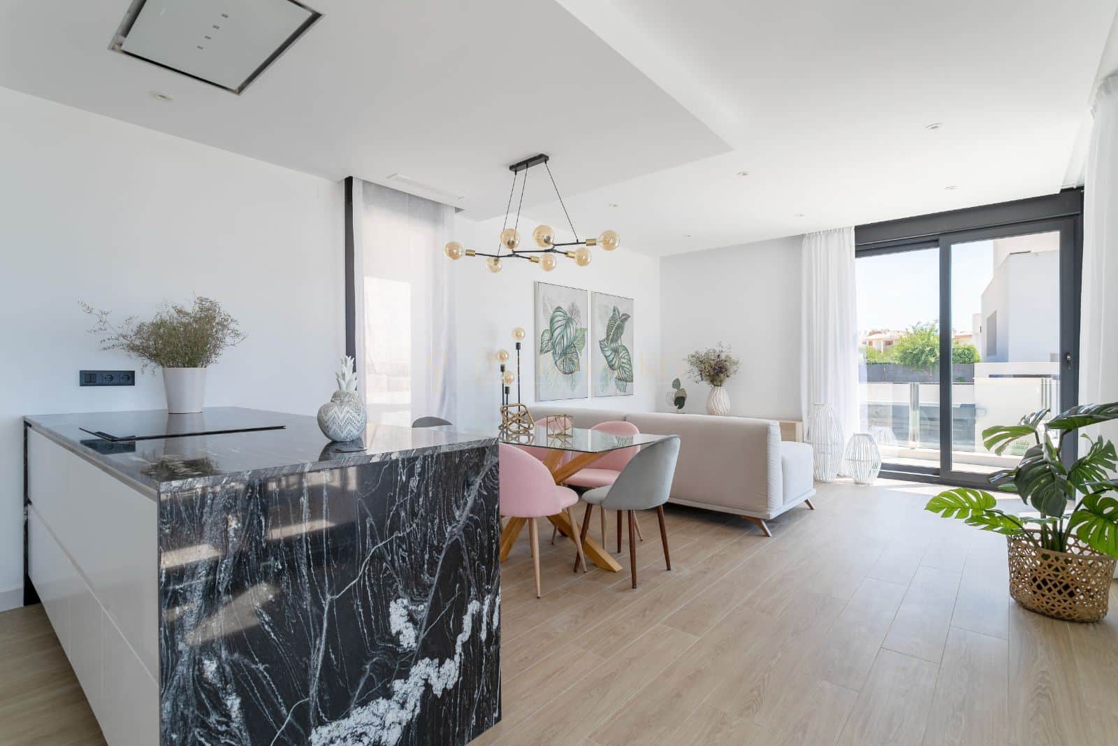 Villa  con gran iluminación y vistas al mar - Foto 1