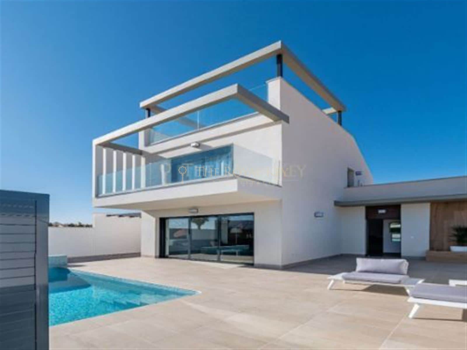 Villa en urbanización de golf y cerca de la playa - Foto 2