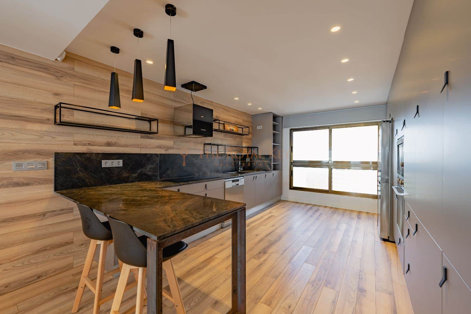 ¡OPORTUNIDAD! APARTAMENTO DE LUJO EN PLAYA DE PONIENTE - Foto 2