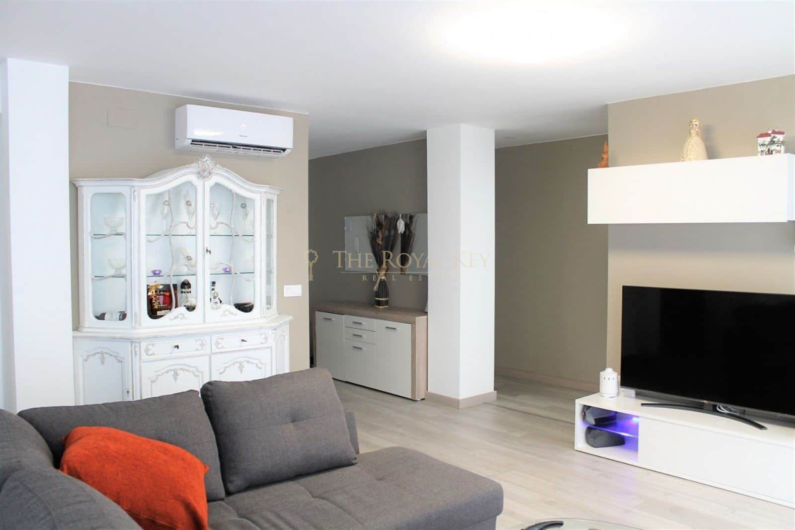 Piso totalmente reformado a 150 metros de la playa - Foto 2