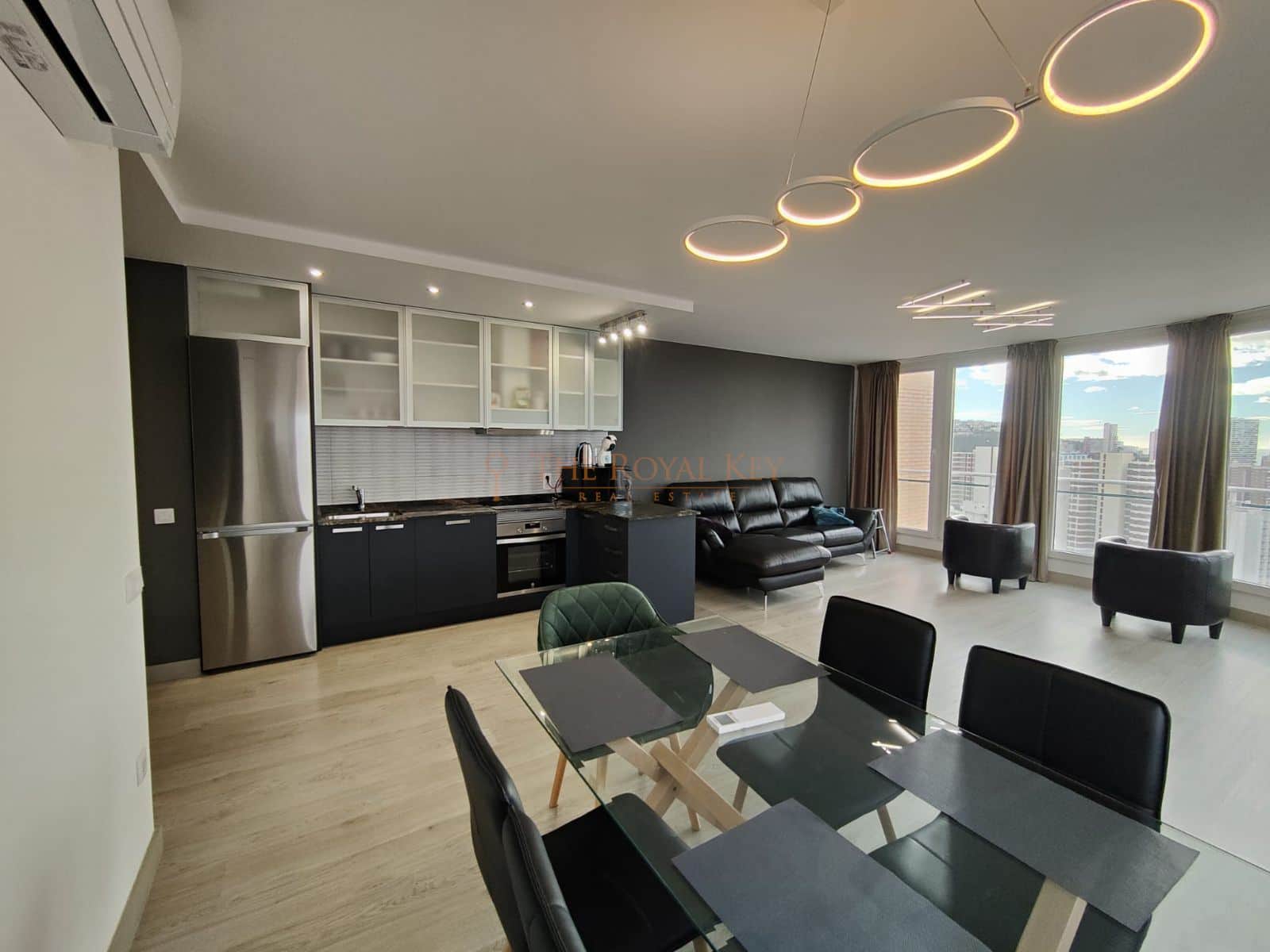 OPORTUNIDAD ! Precioso y amplio apartamento cerca de la playa de Levante - Foto 2