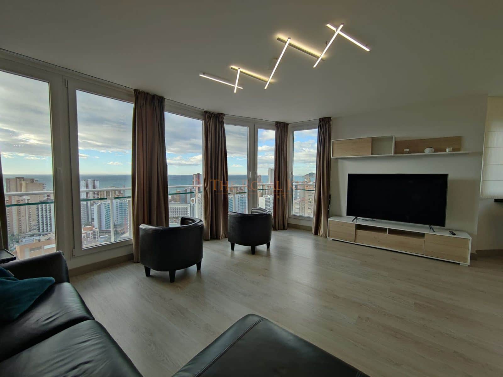 OPORTUNIDAD ! Precioso y amplio apartamento cerca de la playa de Levante - Foto 1