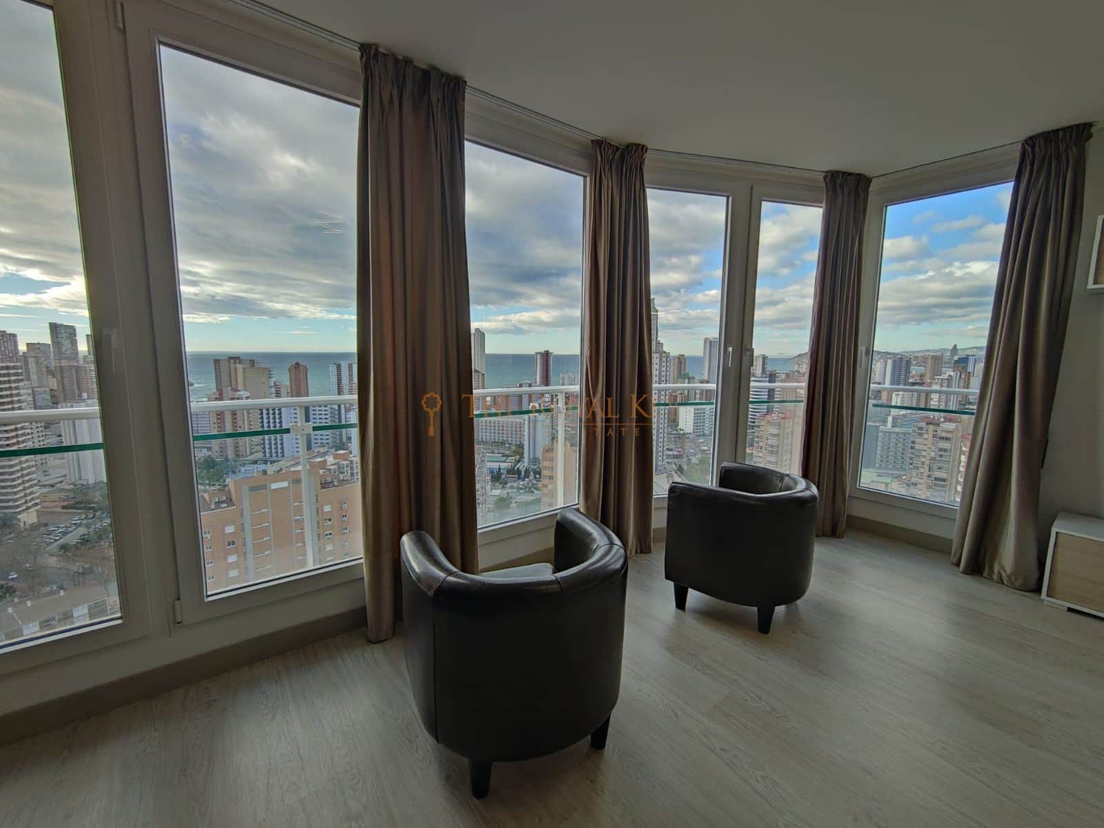 OPORTUNIDAD ! Precioso y amplio apartamento cerca de la playa de Levante - Foto 3