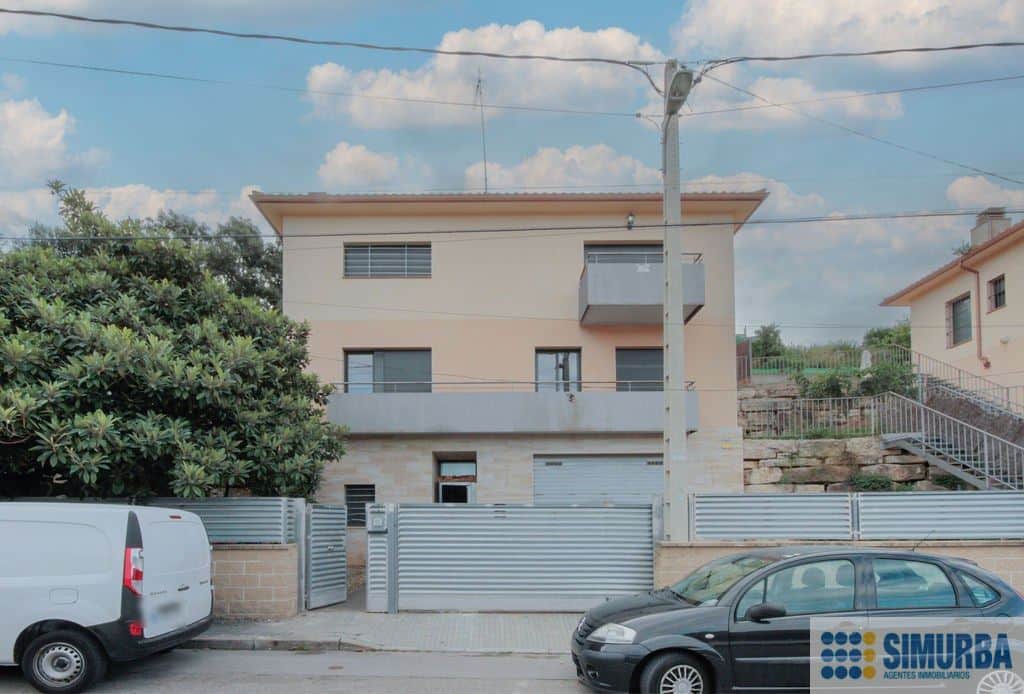 Casa en venta en Calle Rigoberta Menchú, Rubí, - Foto 1