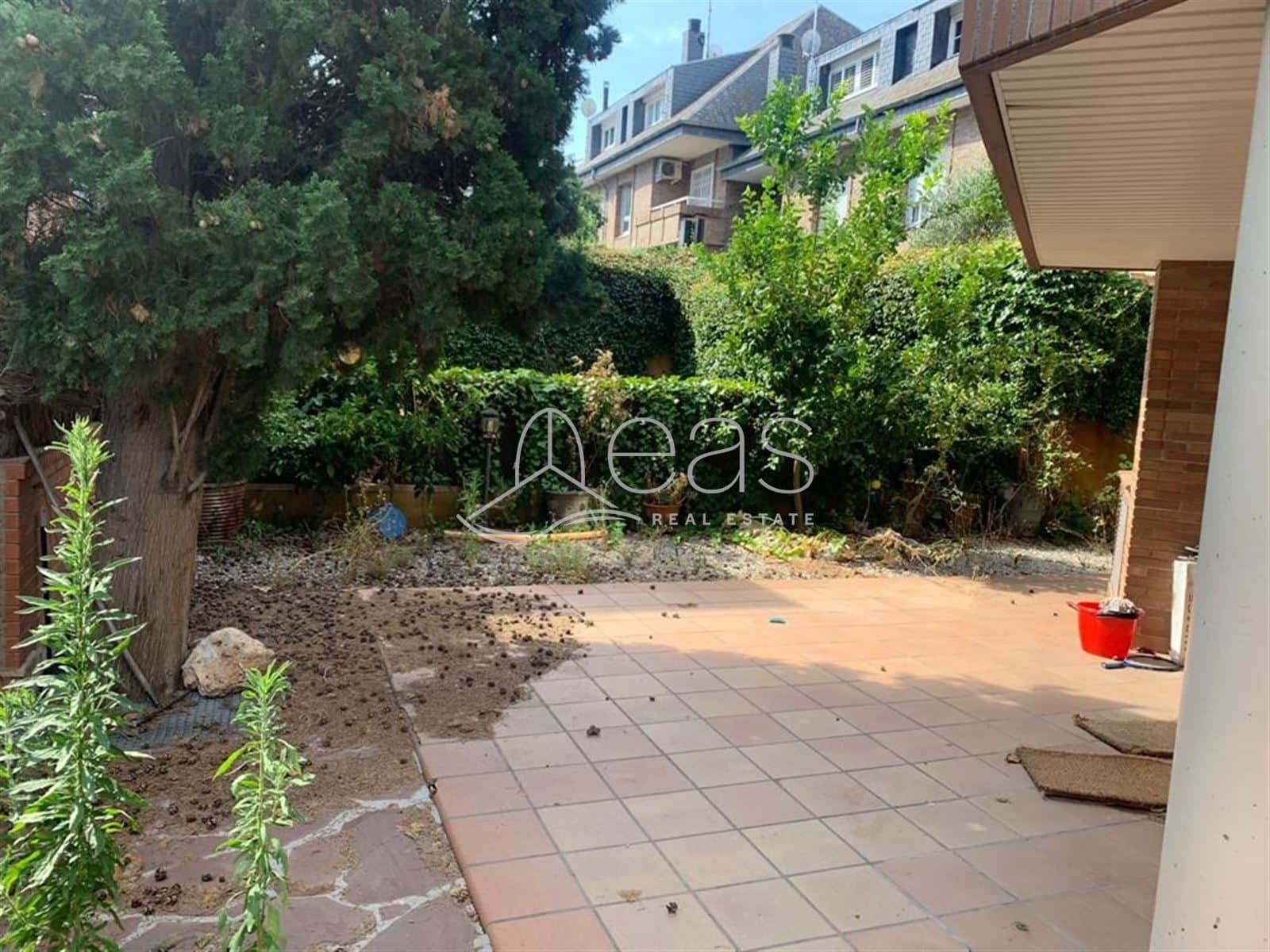 Luminosa planta baja en centro de Sant Cugat - Foto 1