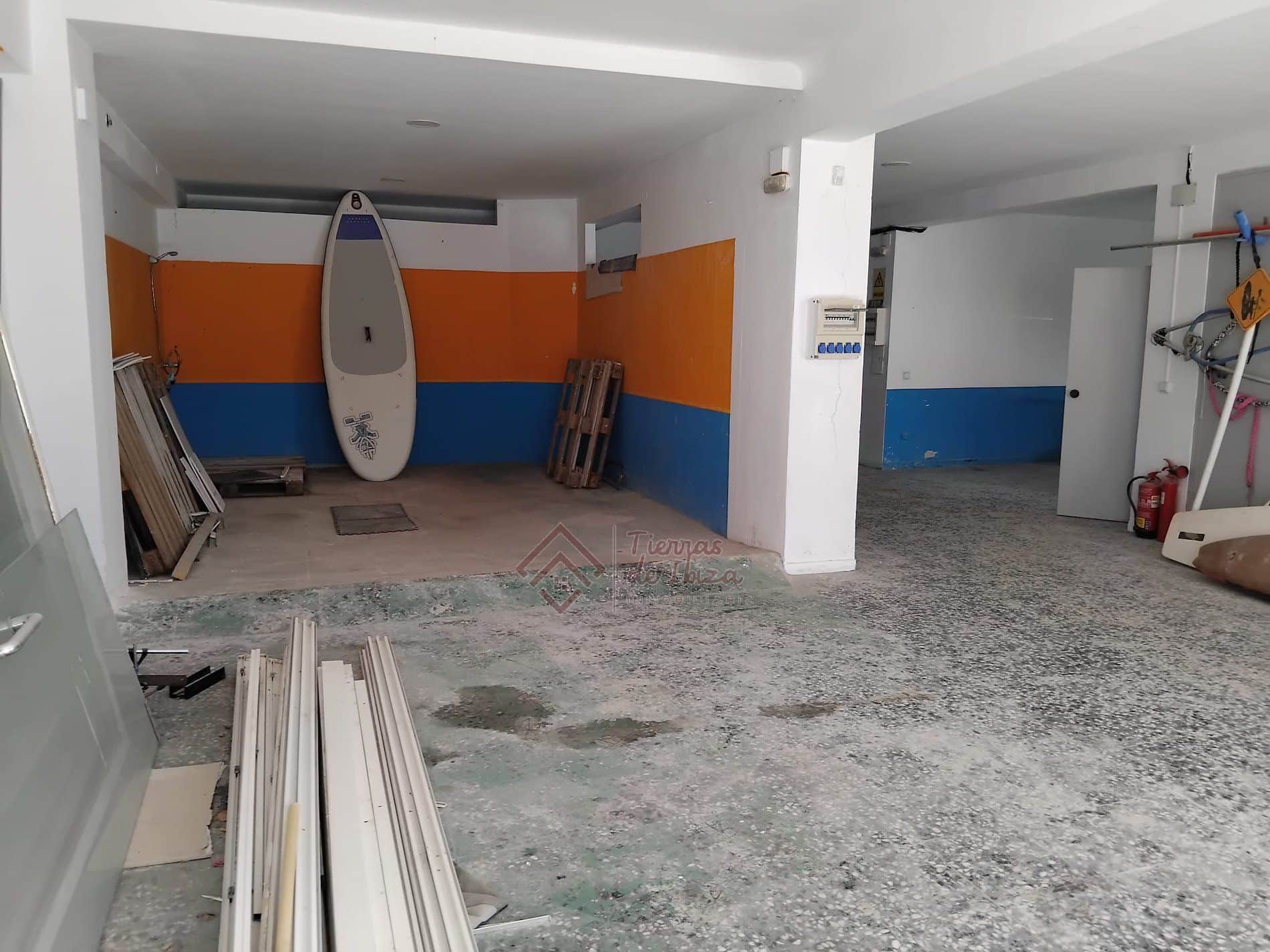 Local Comercial con Múltiples Posibilidades en Cap Martinet - Foto 1