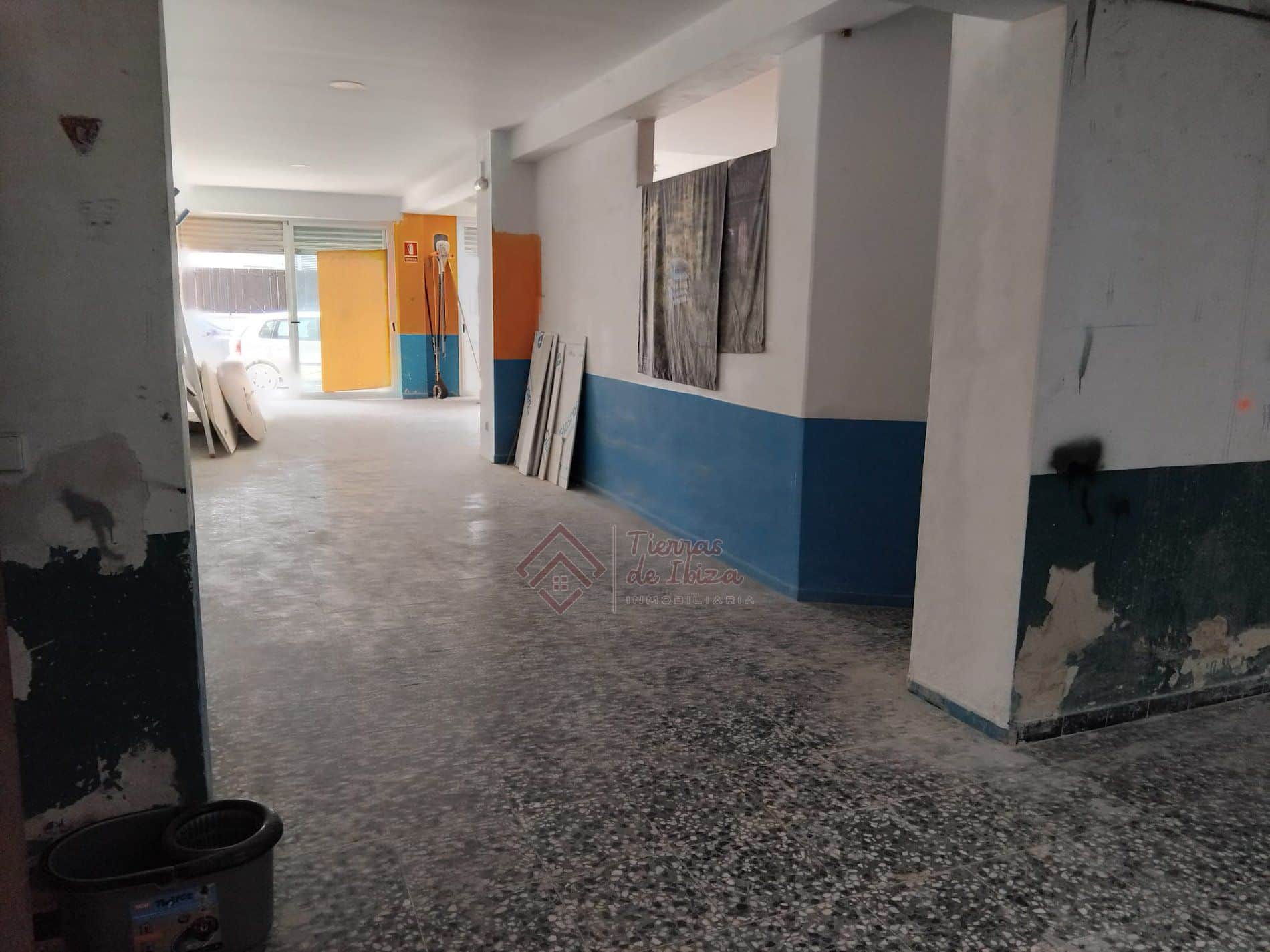 Local Comercial con Múltiples Posibilidades en Cap Martinet - Foto 3