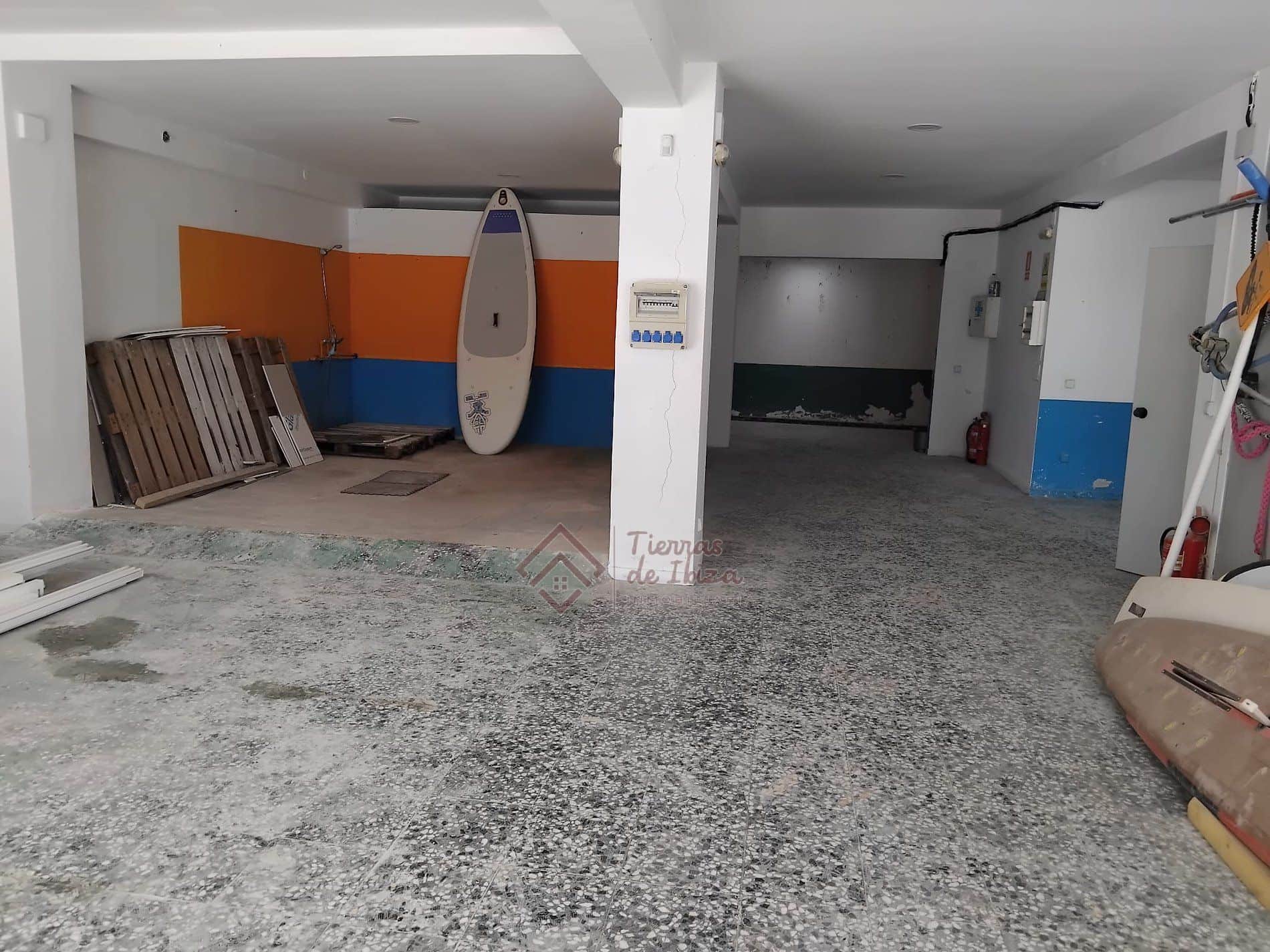 Local Comercial con Múltiples Posibilidades en Cap Martinet - Foto 4