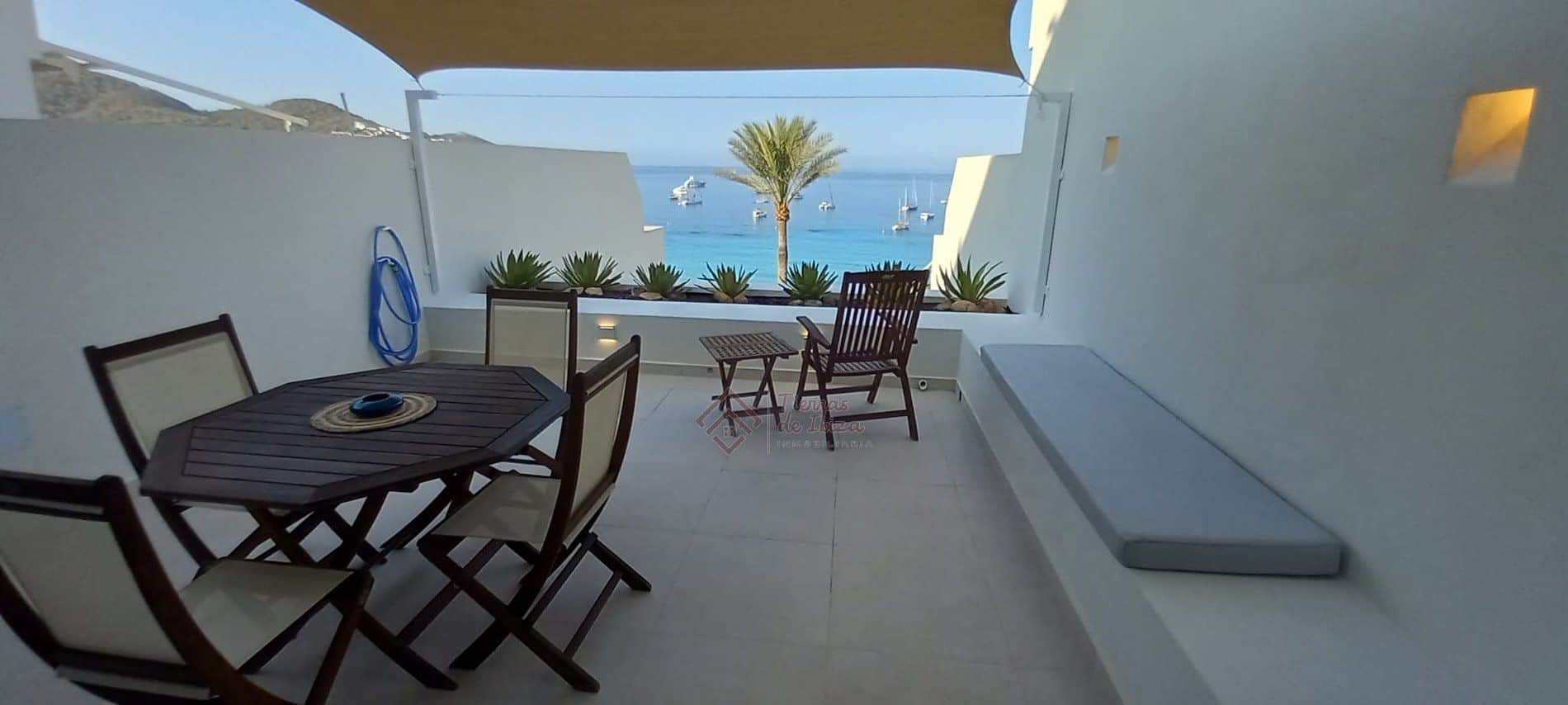 Apartamento en primera línea de mar en Cala Vadella - Foto 3