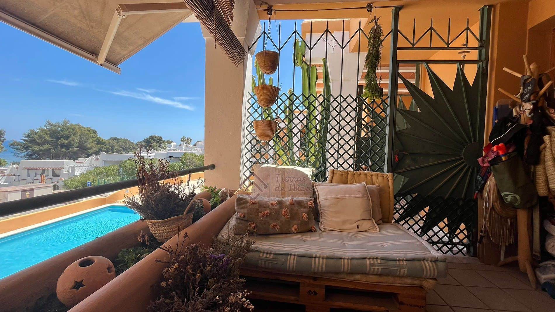 Dúplex con Terraza Privada y Vistas al Mar - Foto 1