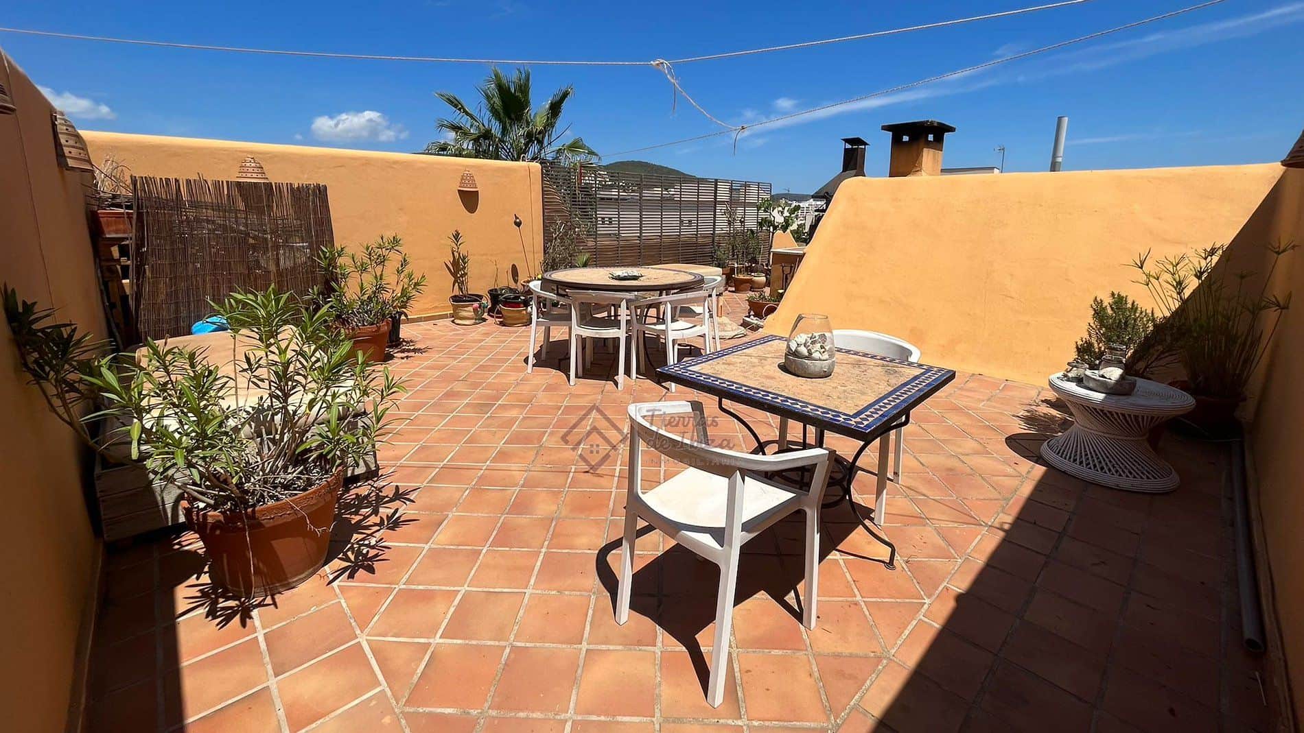 Dúplex con Terraza Privada y Vistas al Mar - Foto 2