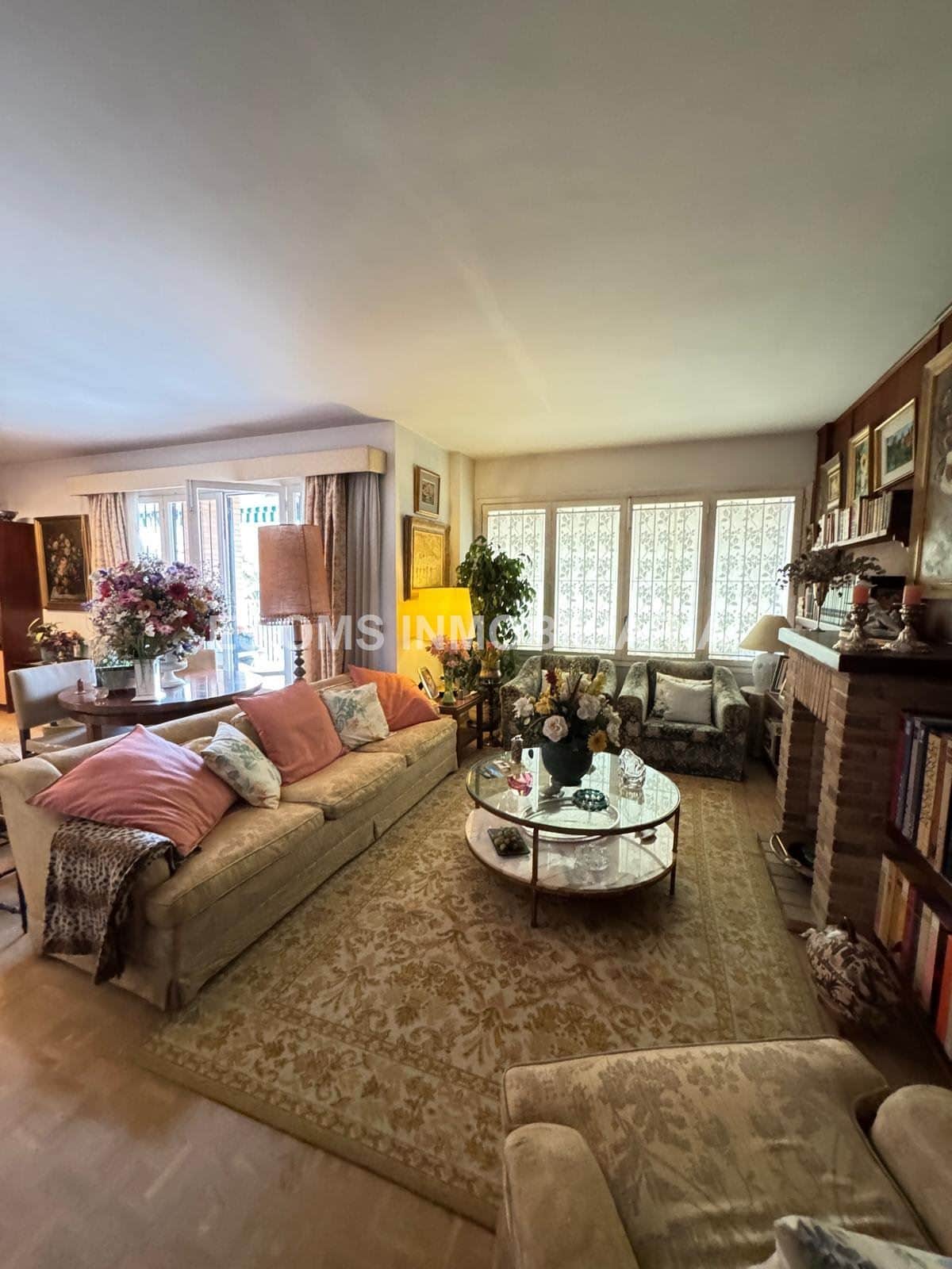 EXCLUSIVA VIVIENDA EN VENTA, ZONA RESIDENCIAL DE PRESTIGIO-240m2  DE CONFORT Y ELEGANCIA. Ubicación privilegiada - Foto 2