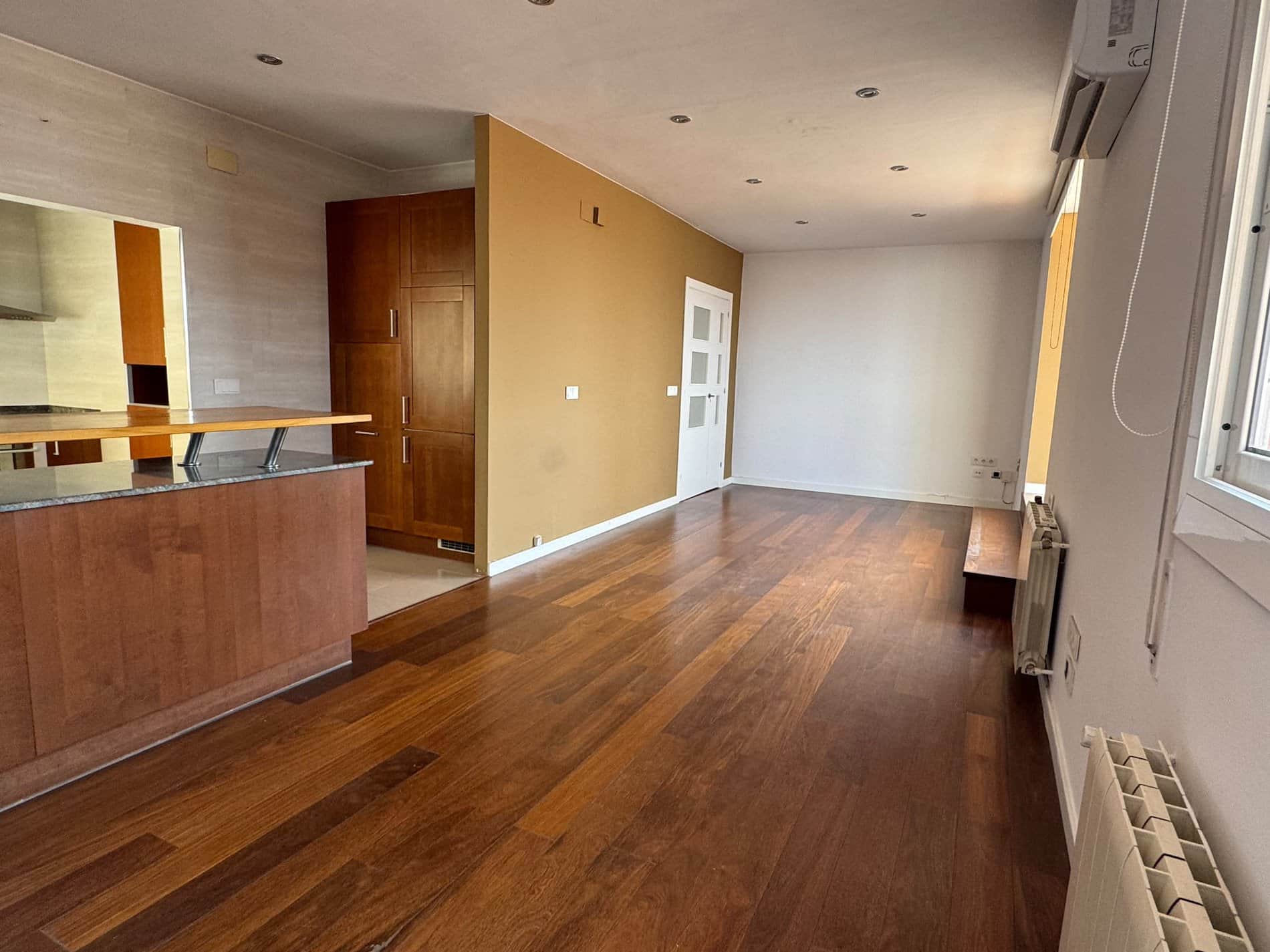 Piso en venta en Molins de Rei - Foto 1