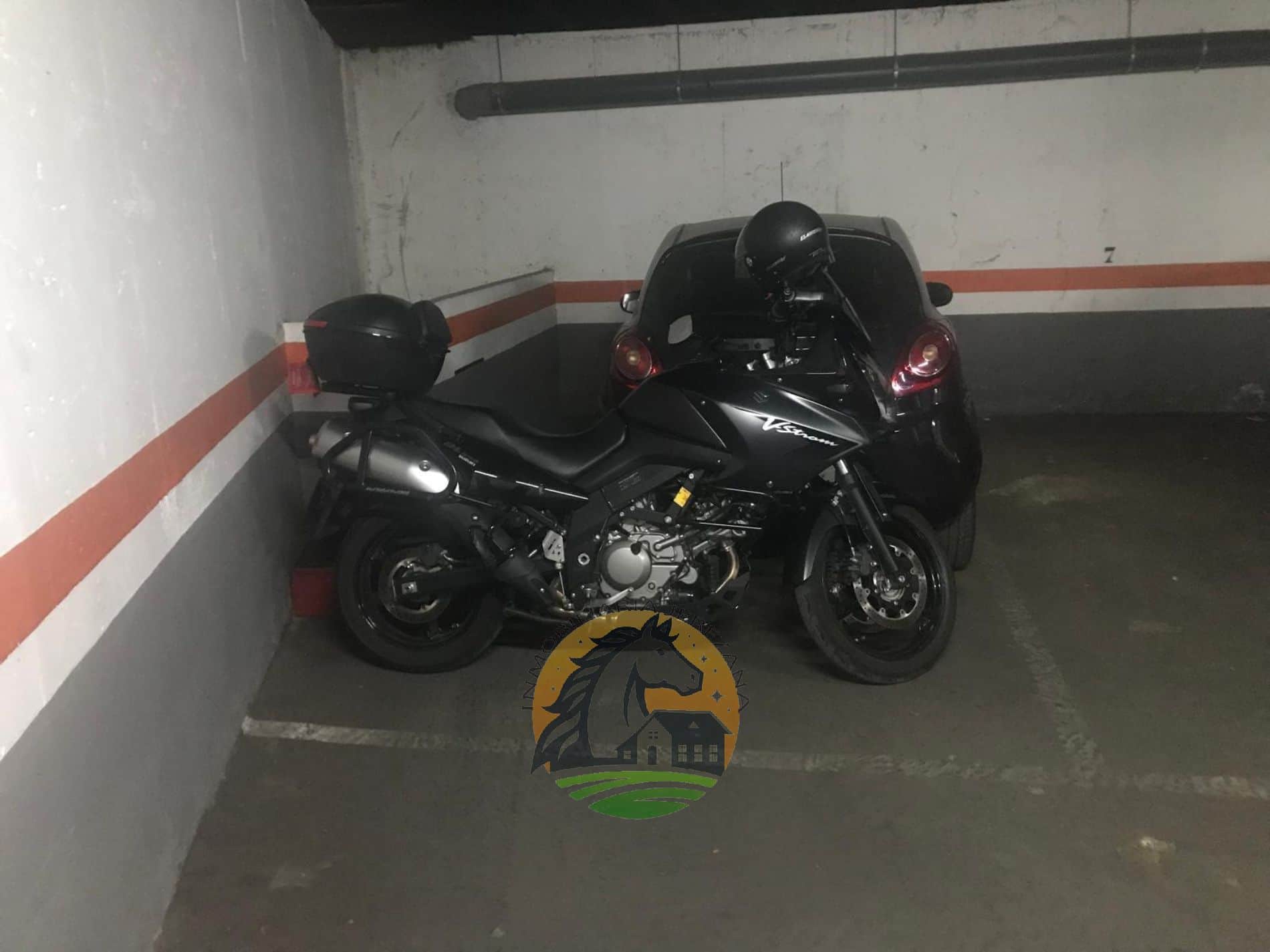 Se Vende Plaza de coche y moto - Foto 1