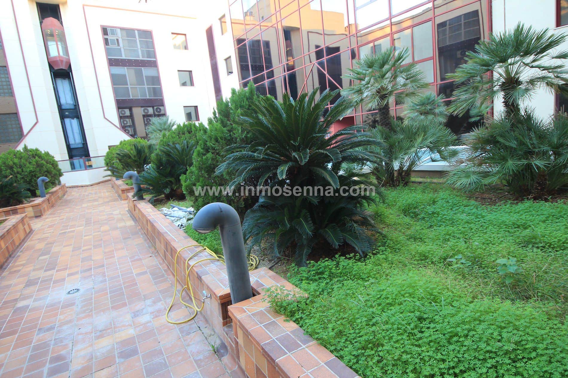 SE VENDE OFICINA CON POSIBILIDAD DE CAMBIO DE USO A VIVIENDA - Foto 1