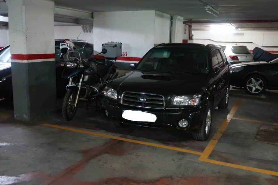 PLAZA DE PARKING EN VENTA, PARA COCHE Y MOTO!!! - Foto 1