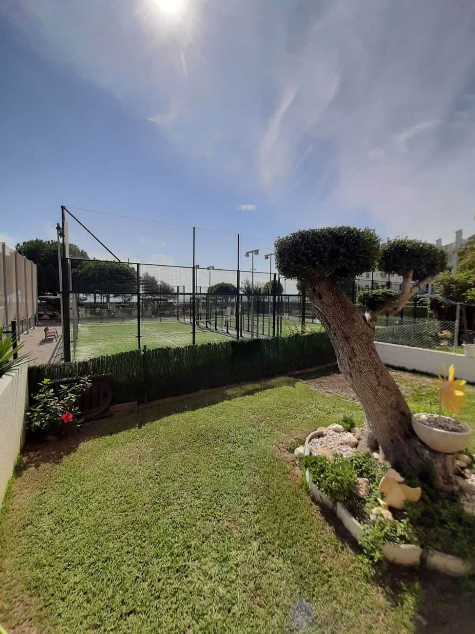 PRECIOSA PLANTA BAJA CON JARDIN 1ª LINEA PLAYA - Foto 3