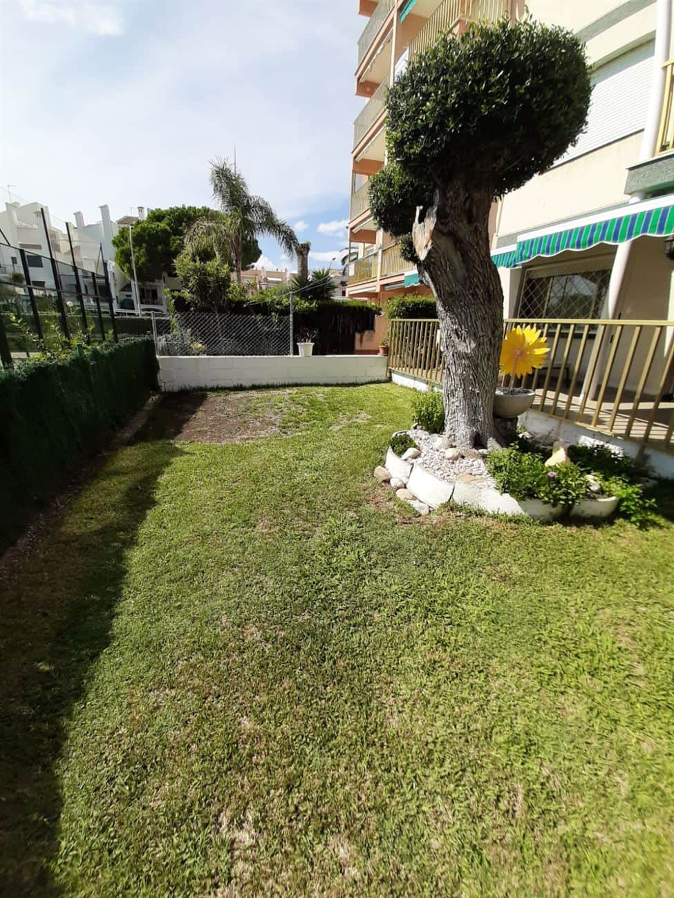 PRECIOSA PLANTA BAJA CON JARDIN 1ª LINEA PLAYA - Foto 2