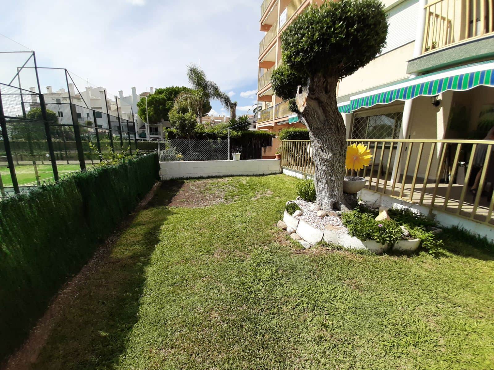 PRECIOSA PLANTA BAJA CON JARDIN 1ª LINEA PLAYA - Foto 1