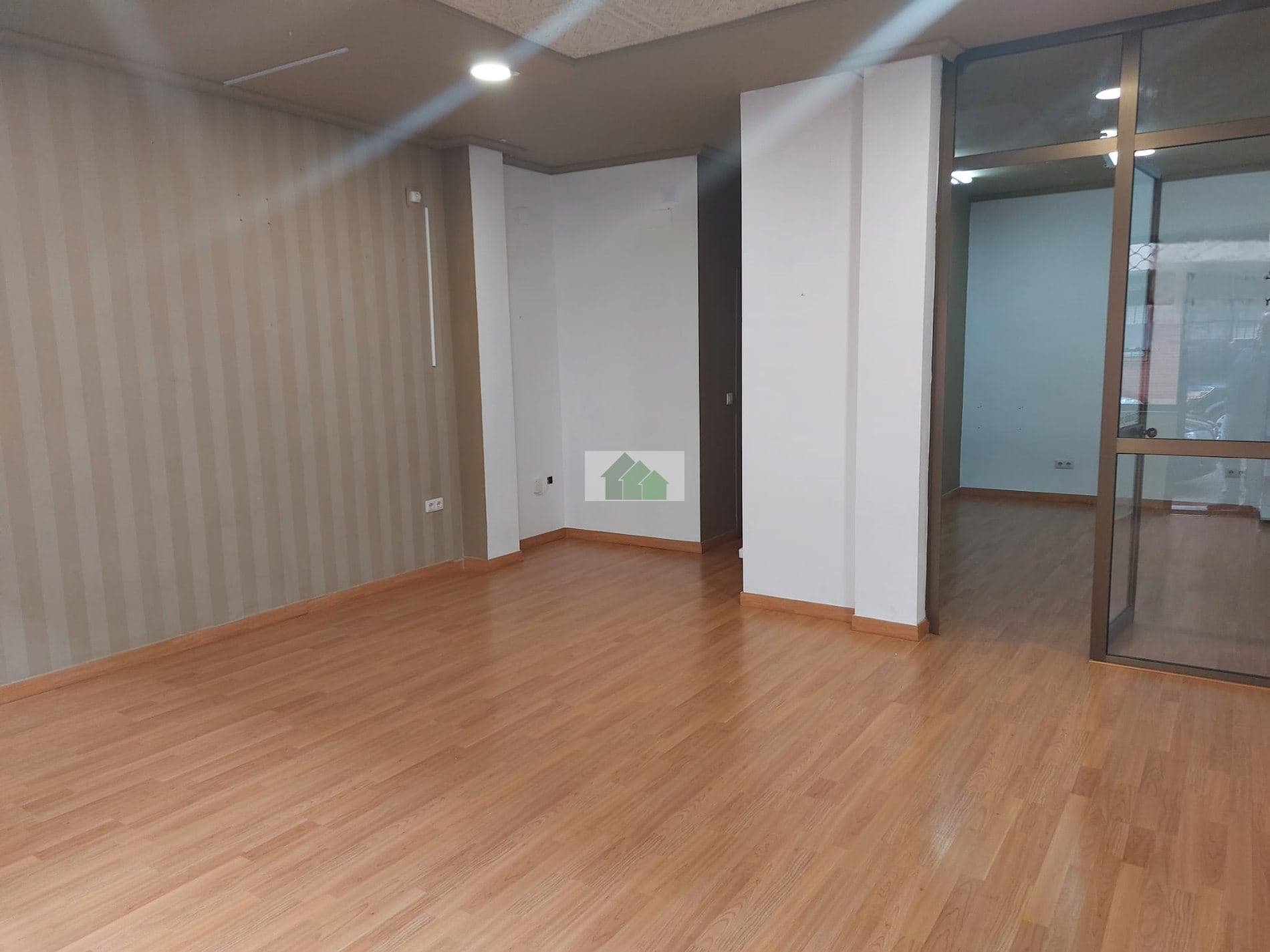 L-175 ALQUILER LOCAL COMERCIAL EN C/ HUERTA DE LOS FRAILES. MONTIJO - Foto 2