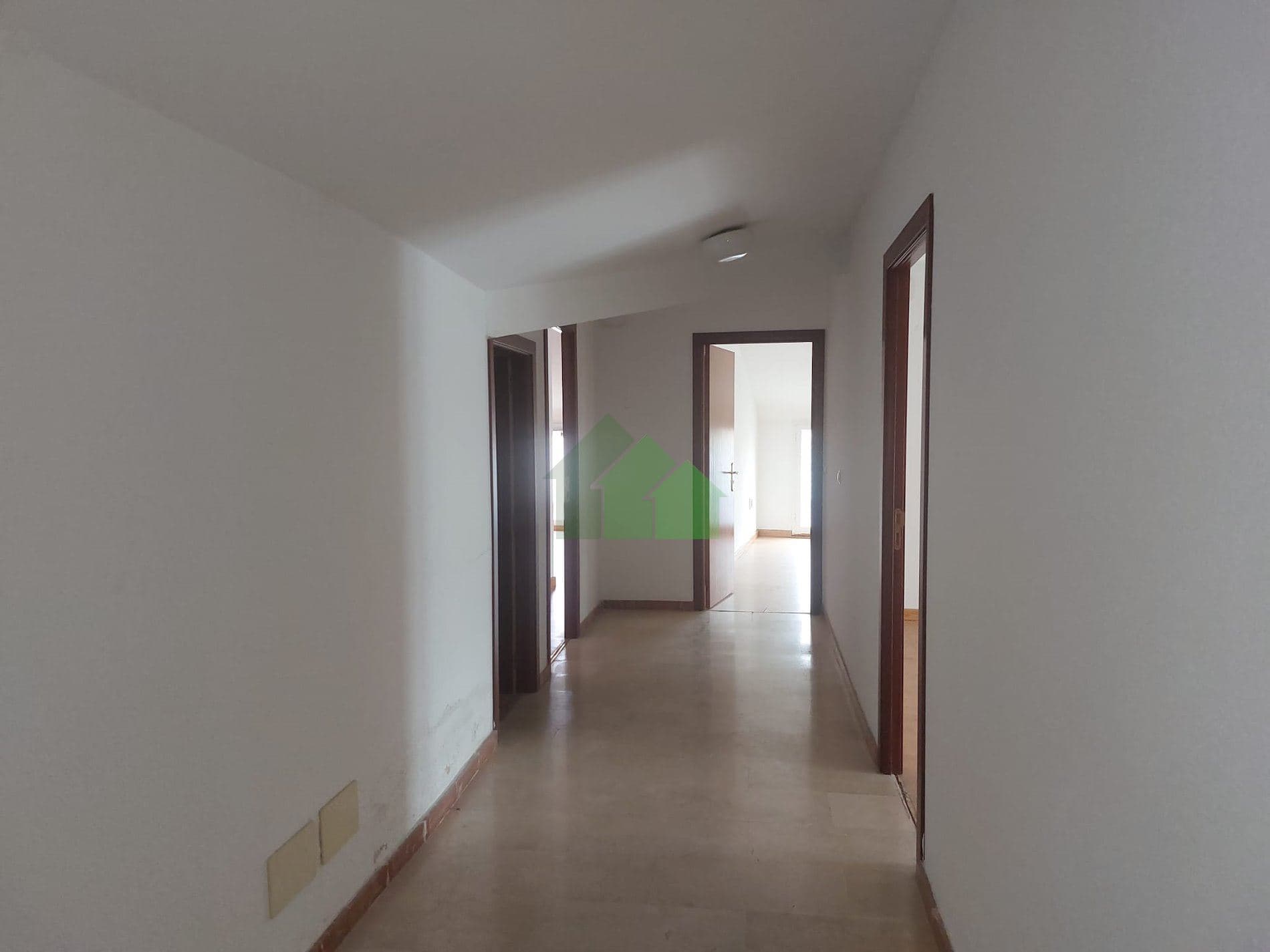 L-250 ALQUILER DE LOCALES EN ATICO EDIFICIO CON ASCENSOR. CENTRO MONTJO - Foto 1