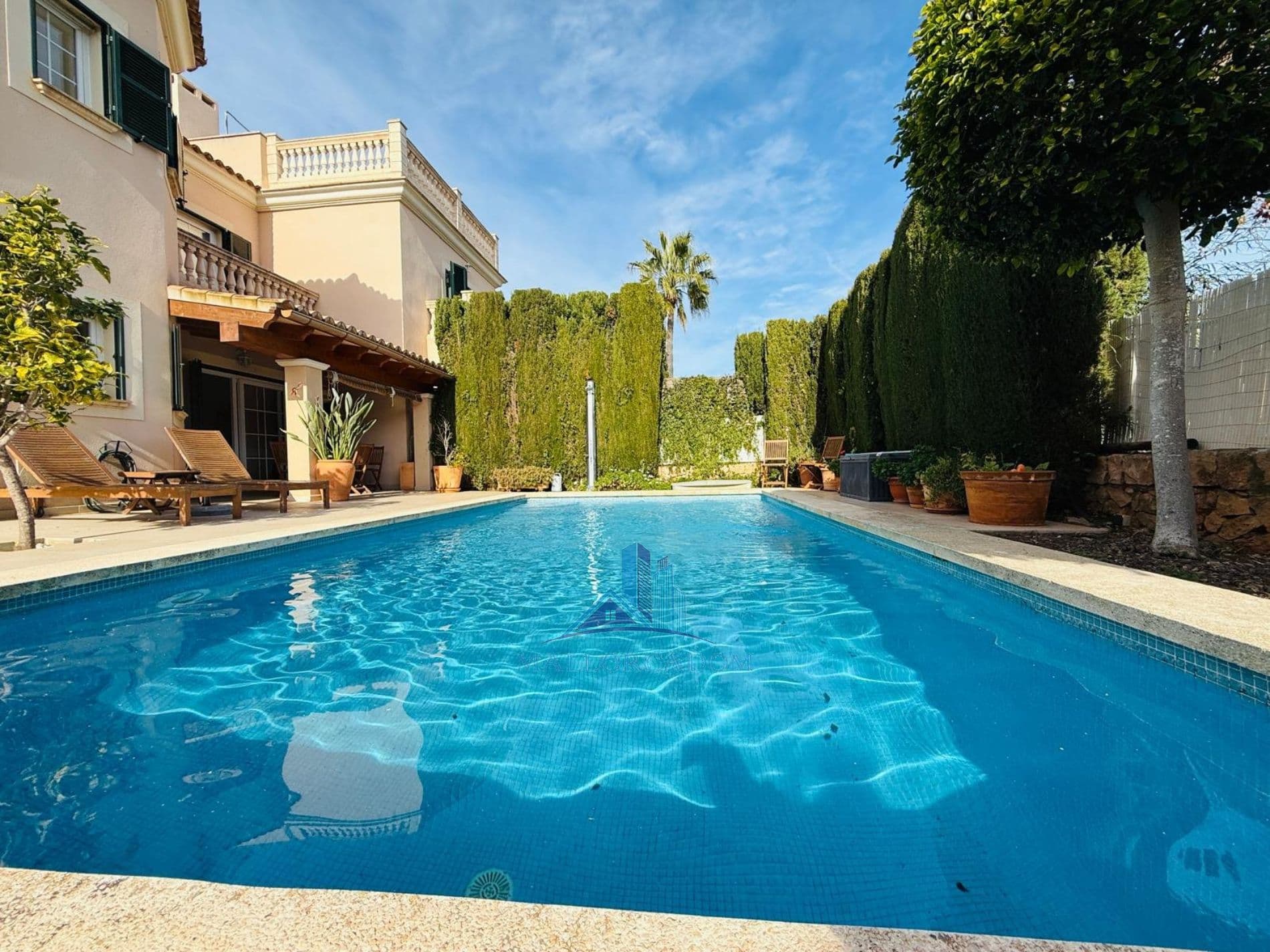 Elegante y amplia villa pareada en la exclusiva zona residencial de Puig de Ros - Foto 2