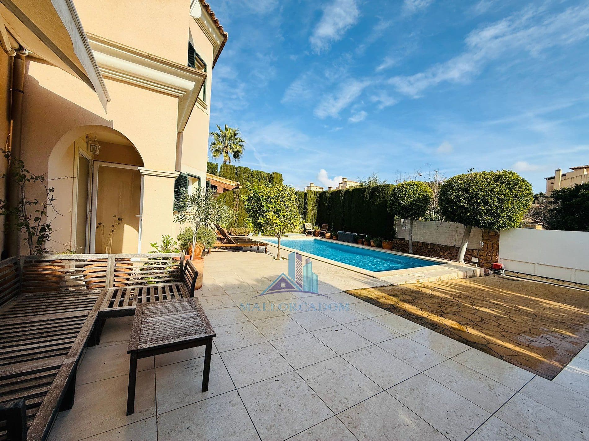 Elegante y amplia villa pareada en la exclusiva zona residencial de Puig de Ros - Foto 3